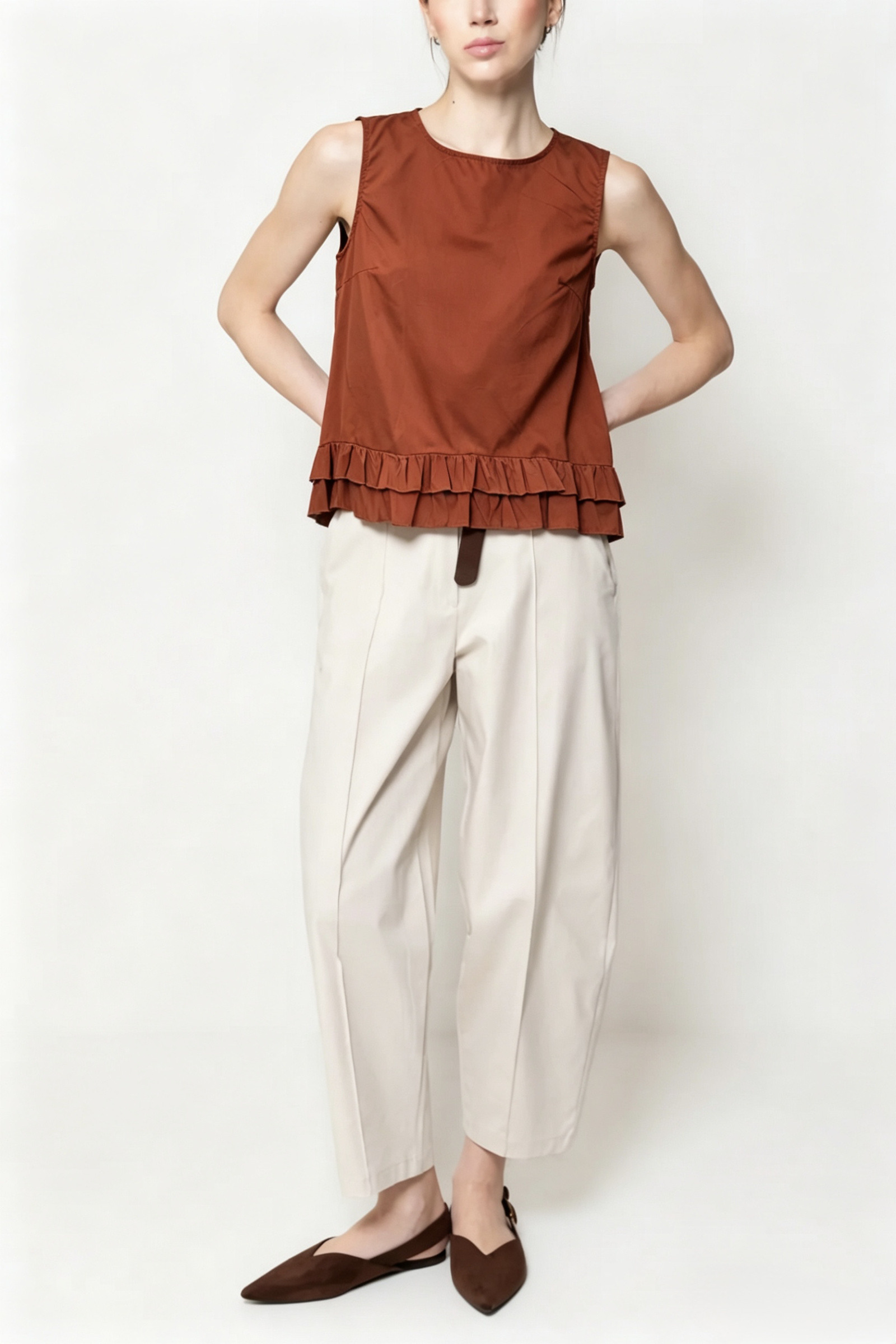 Wholesaler HF Fashion - Sleeveless blouse with ruffles at the hem