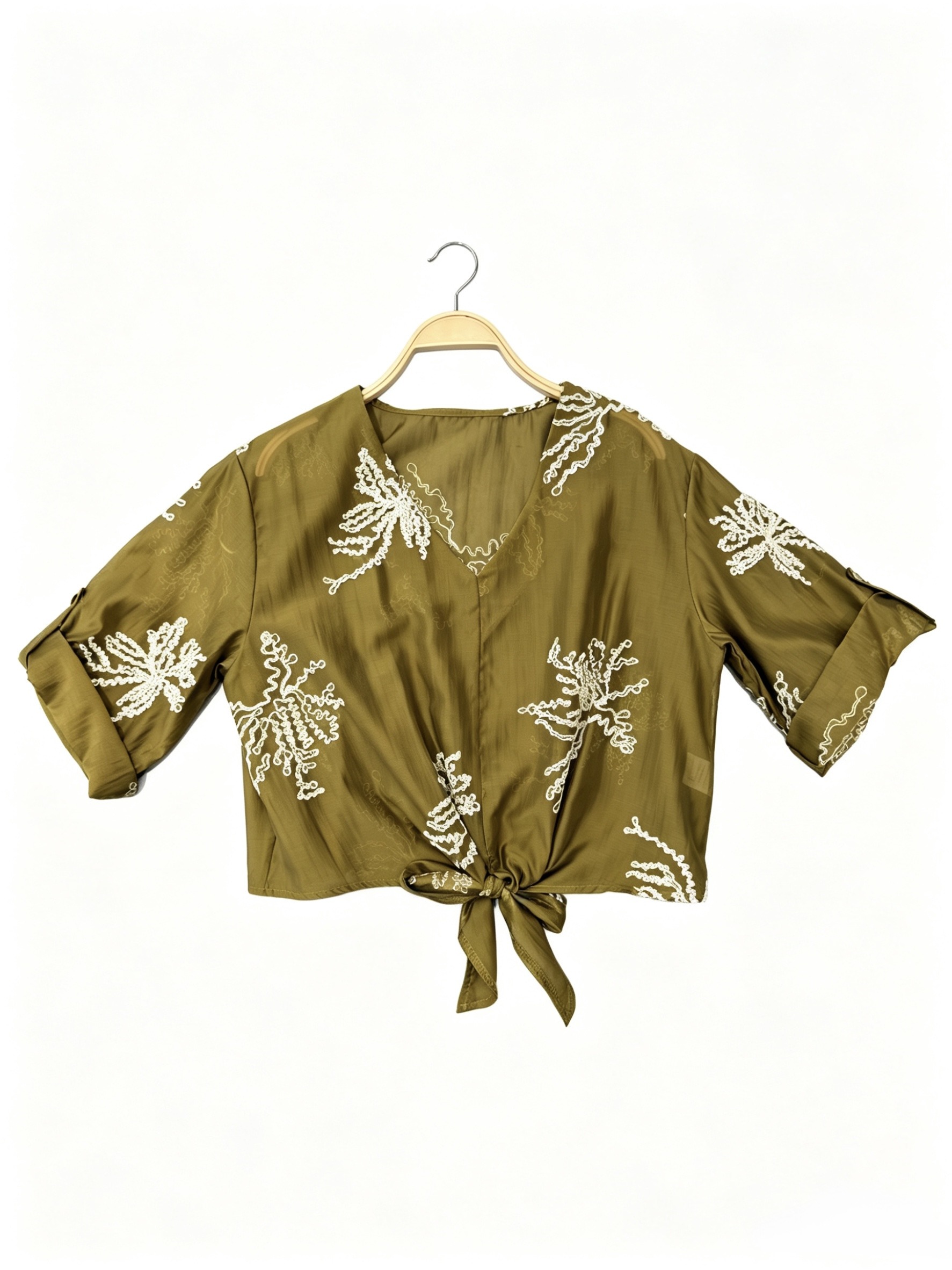 Wholesaler HF Fashion - Semi-transparent V-neck top with front knot, embroidery, and short sleeves with cuffs