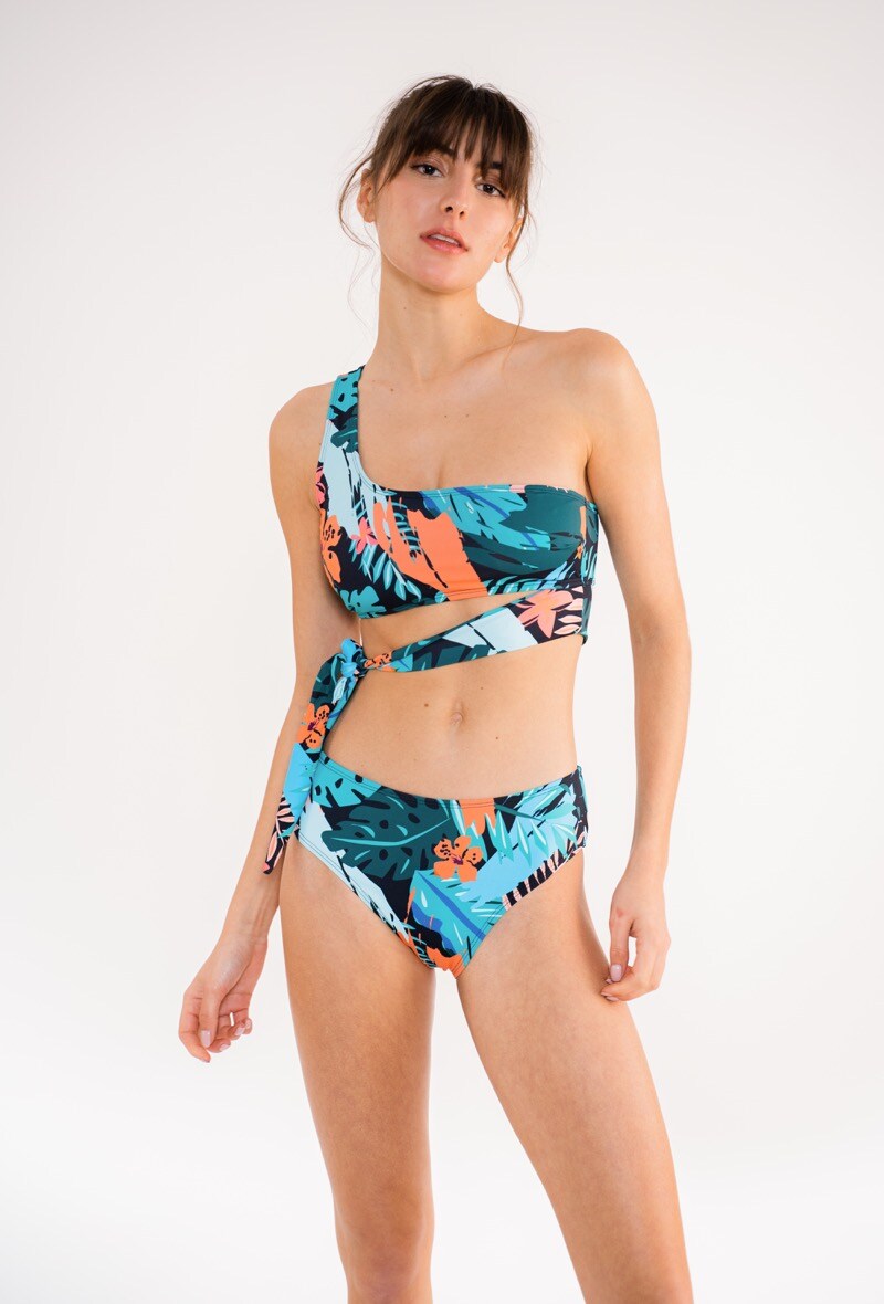 Grossiste HIBIKINI - Maillot de bain deux pièces à motifs fleuris.