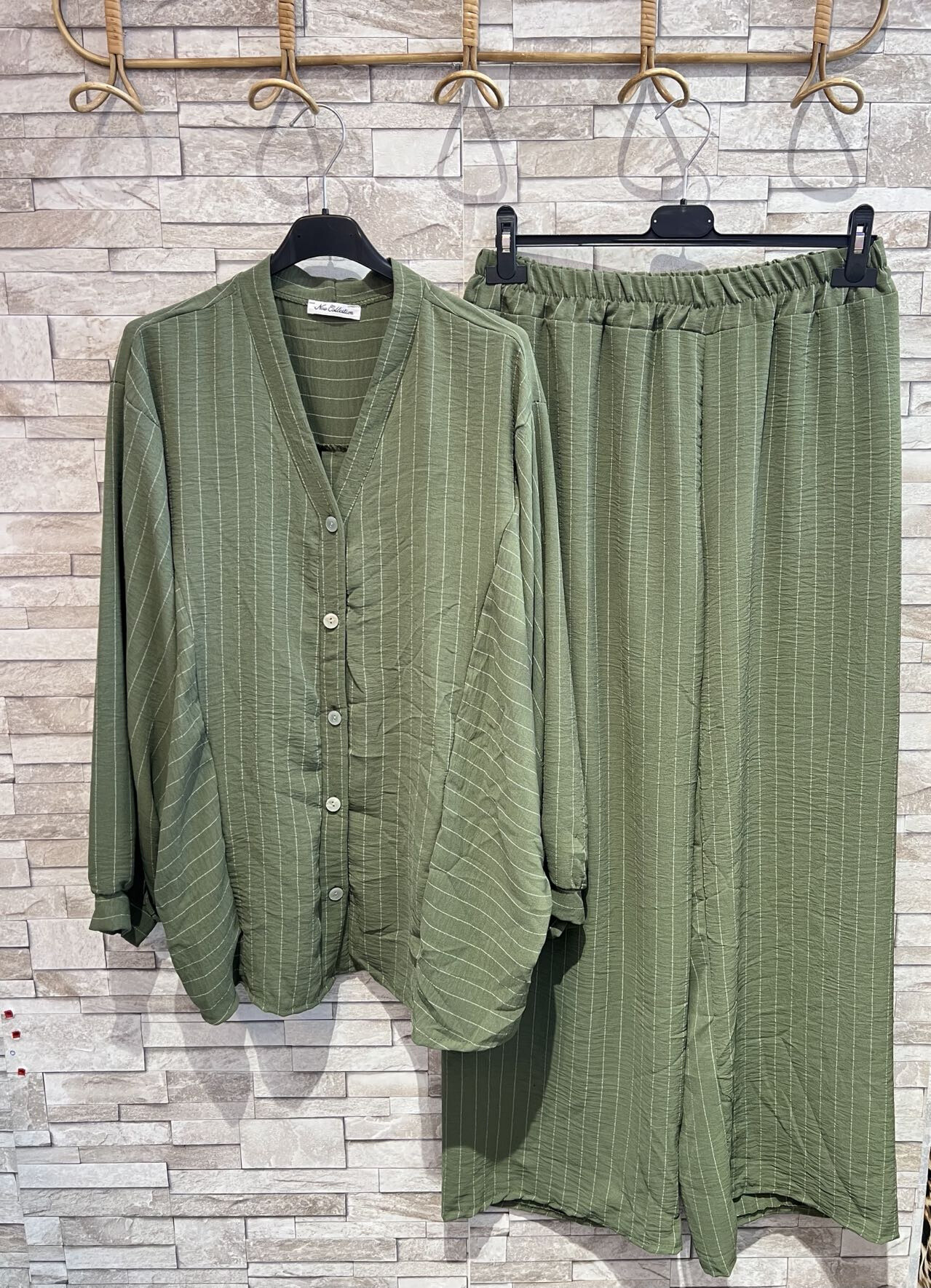 Wholesaler HJA diffusion - Top V -neck Top and striped pants
