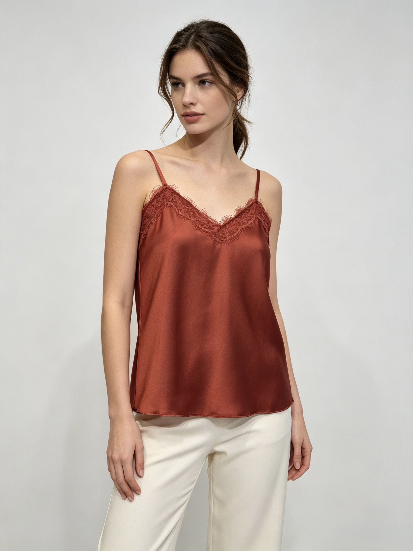 Grossiste HK&City - Tops dentelle satin bretelle réglable TU (36-42) Made in Italy
