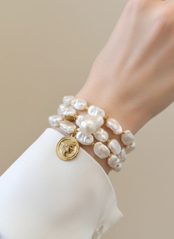 Grossiste I.L JOLI B - Bracelet triple rang perle baroque et pièces en acier inoxydable