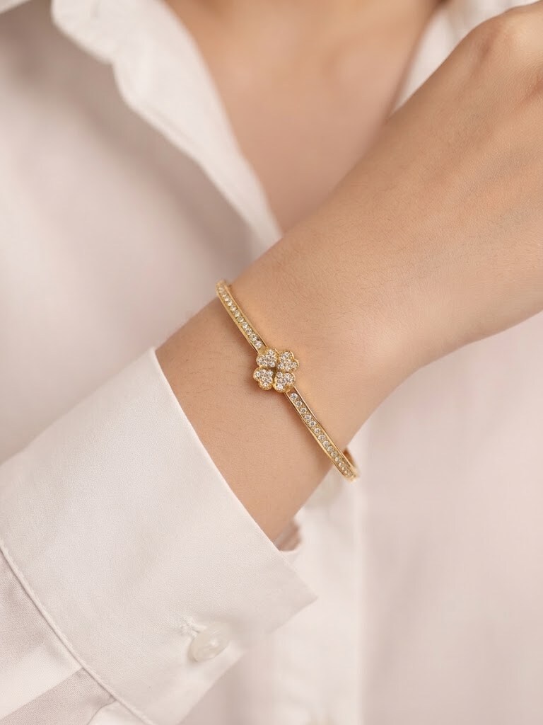 Wholesaler I.L JOLI B - Stainless steel clover bangle bracelet