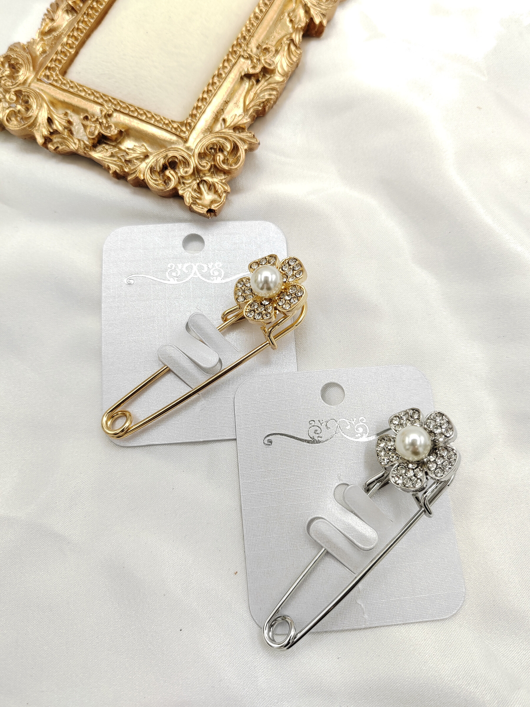 Wholesaler I.L JOLI B - Pin