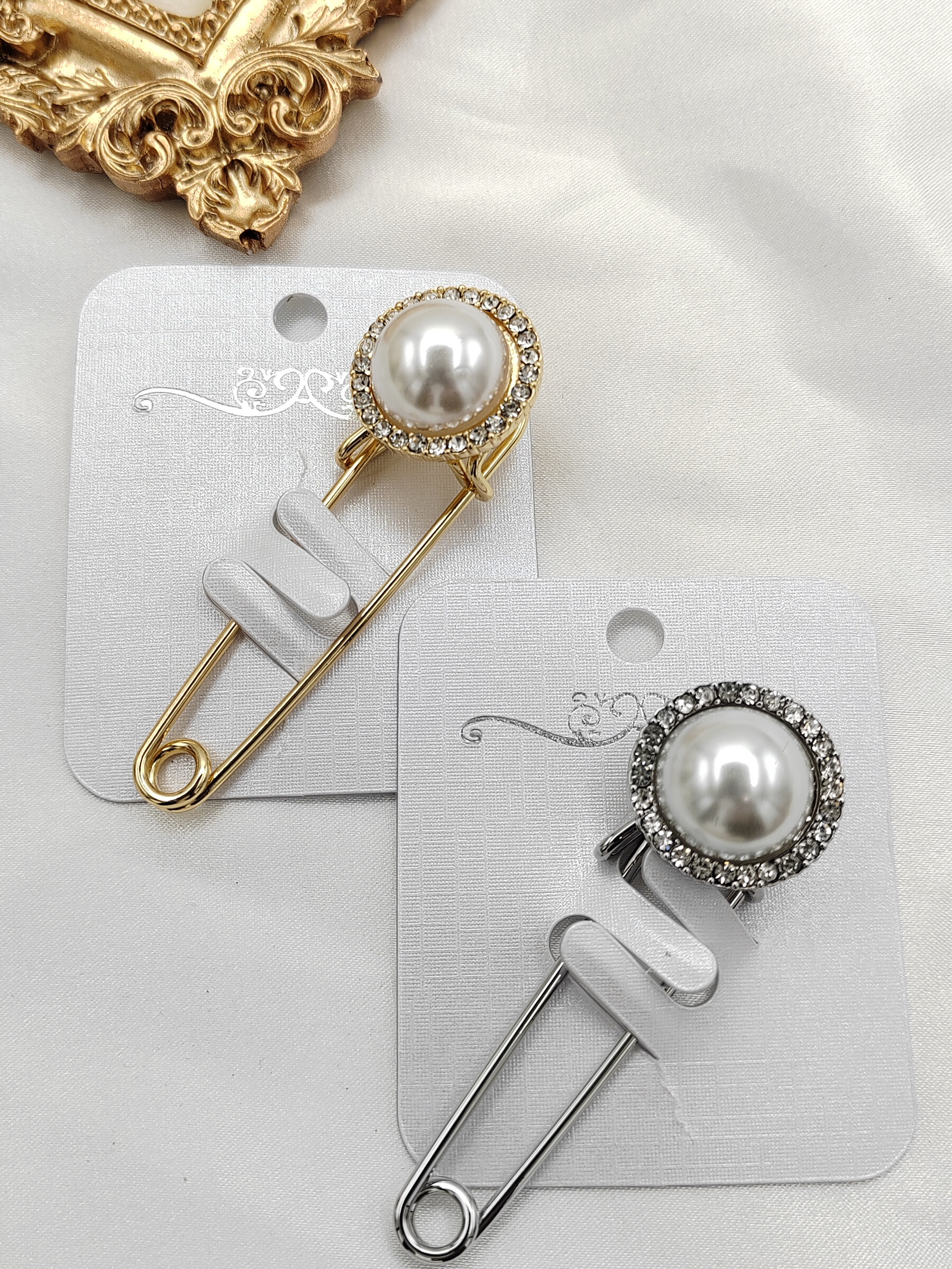 Wholesaler I.L JOLI B - Pin