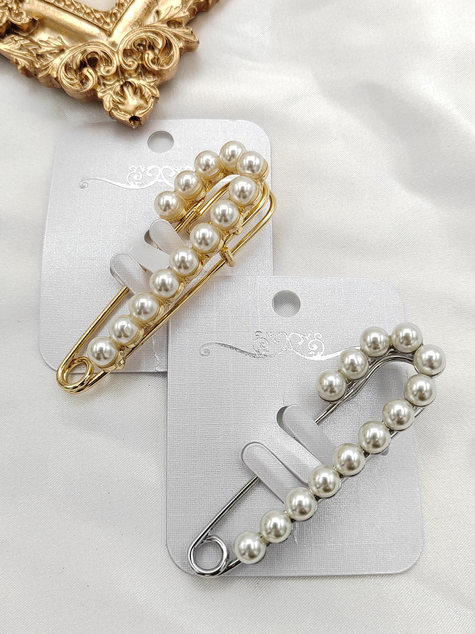 Wholesaler I.L JOLI B - Pin