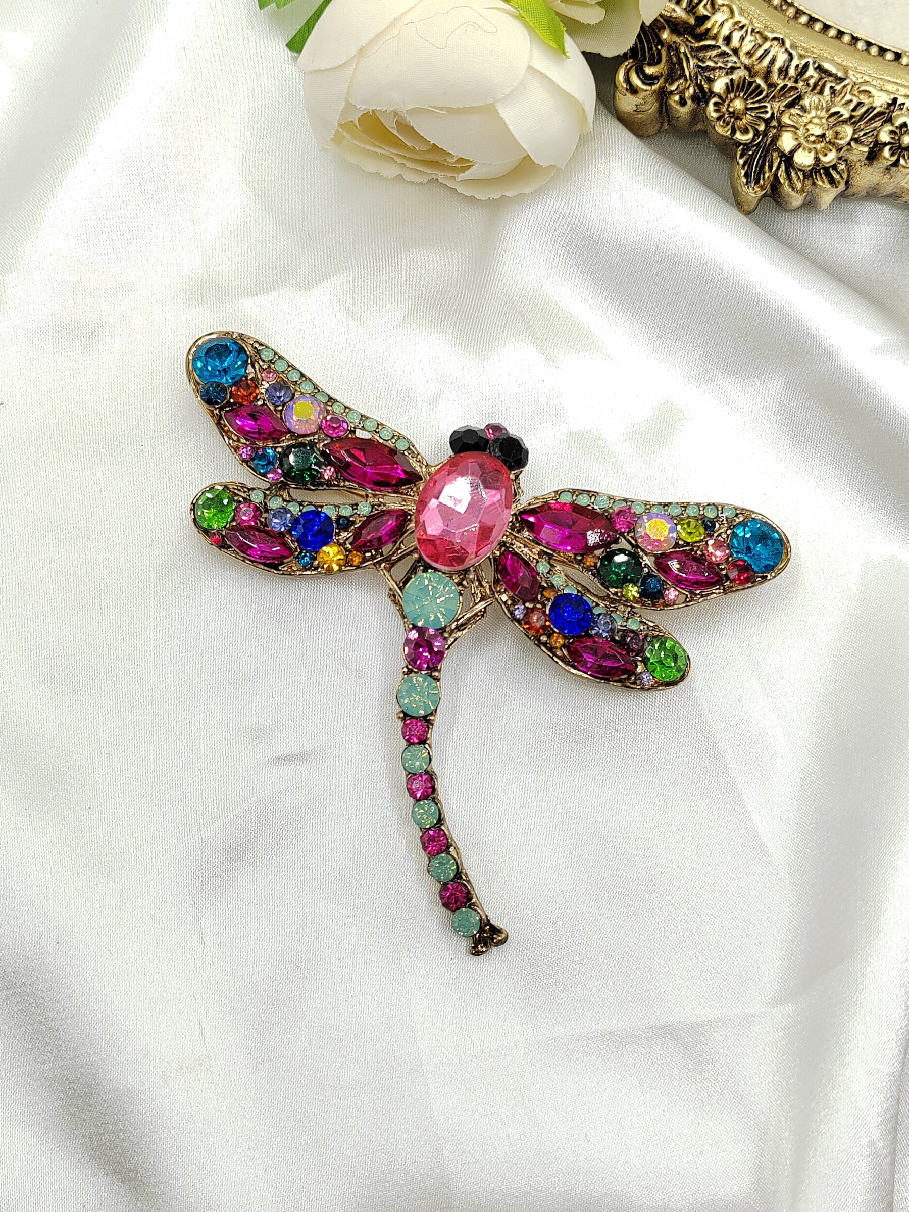 Wholesaler I.L JOLI B - Fancy brooch in the shape of a multi-colored lizard