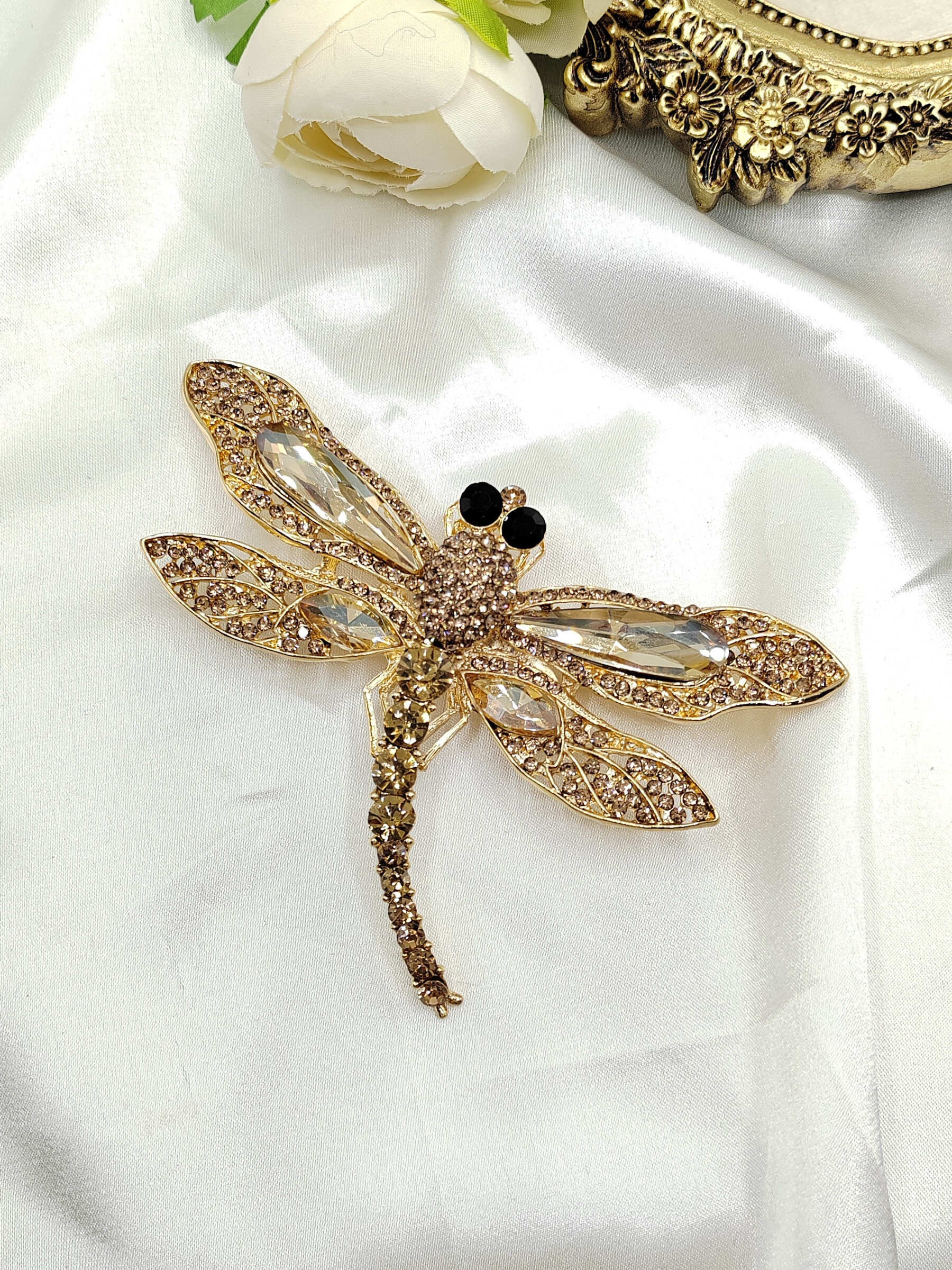 Wholesaler I.L JOLI B - Fancy brooch in the shape of a multi-colored lizard