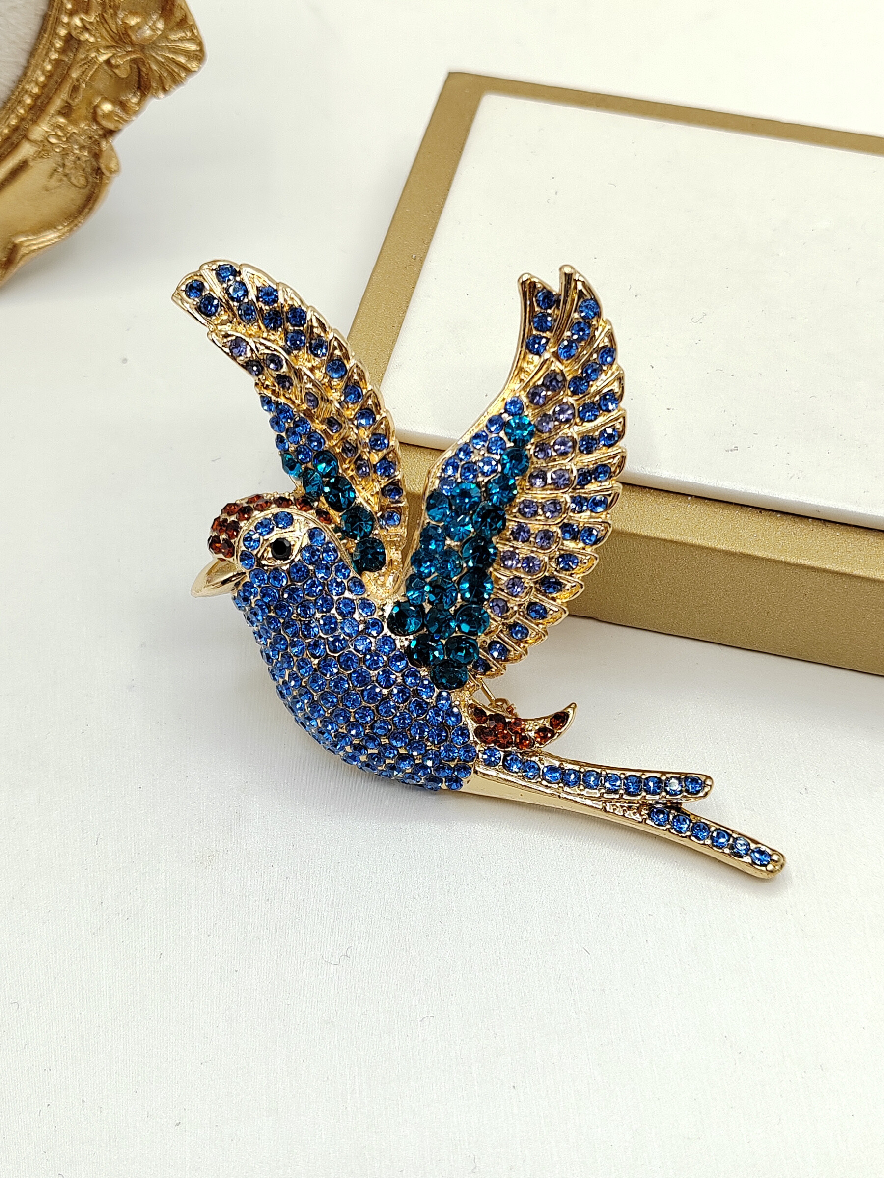 Großhändler I.L JOLI B - Mehrfarbiger Vogel -verdrängter Fantast Pin