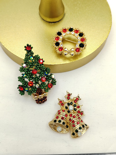 Grossiste I.L JOLI B - Lot de 3 broches noël en métal fantaisie Grossiste I.L JOLI B - Lot de 3 broches noël en métal fantaisie