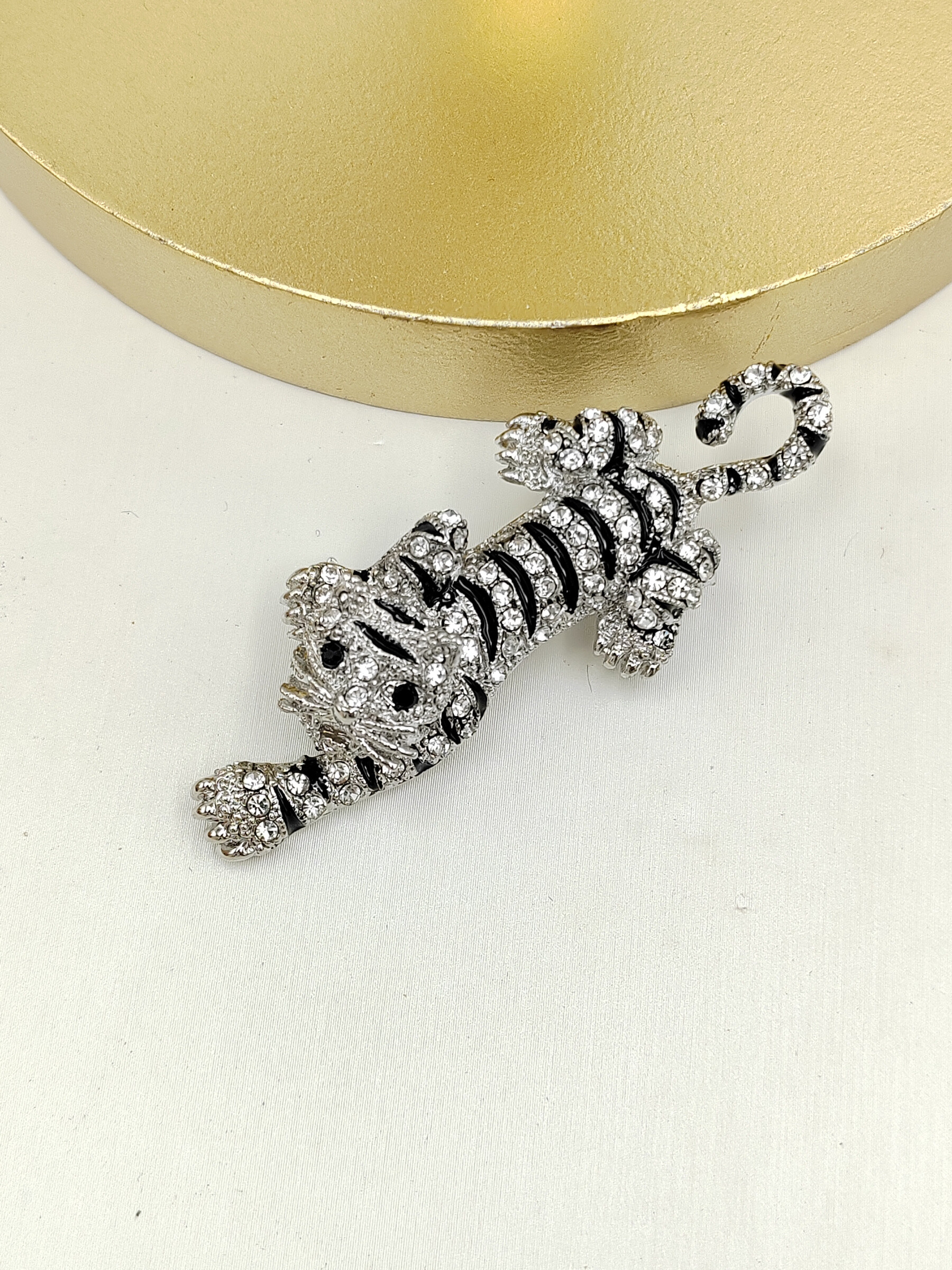 Wholesaler I.L JOLI B - Whimsical metal tiger brooch