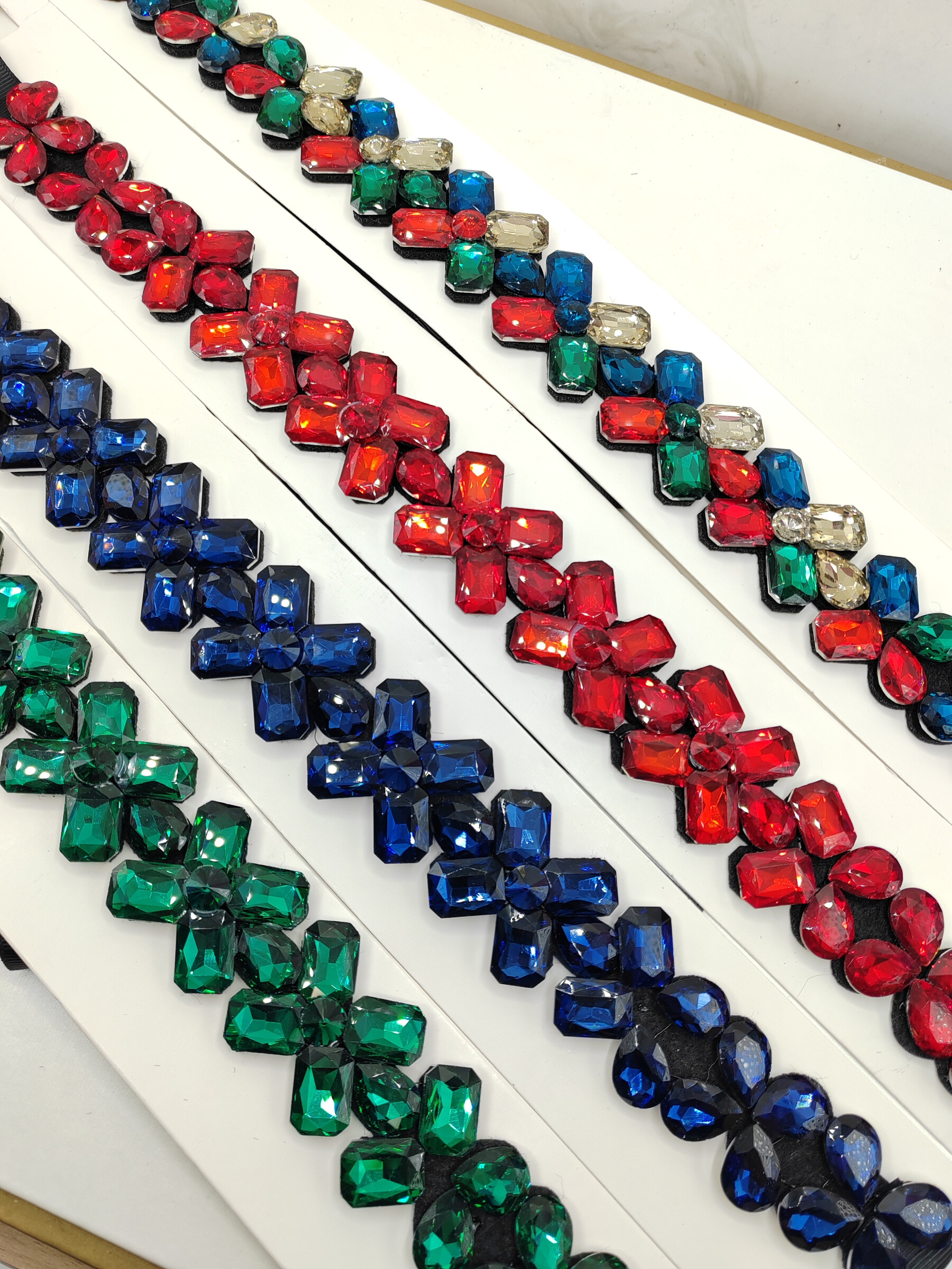 Grossiste I.L JOLI B - Ceinture tissus avec des strass fête