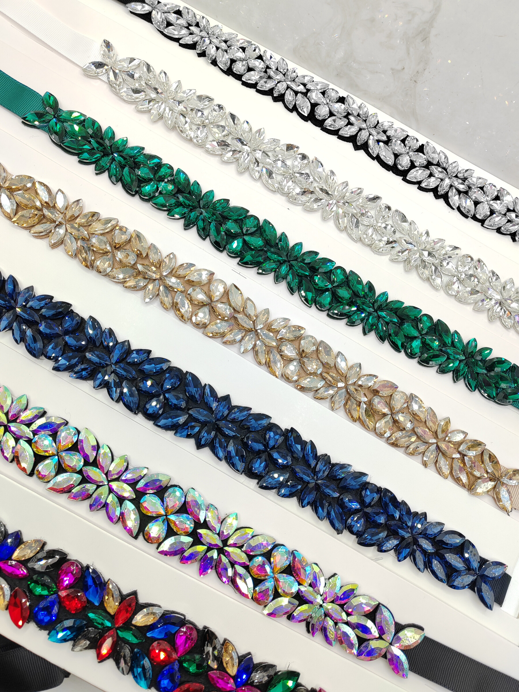 Grossiste I.L JOLI B - Ceinture tissus avec des strass fête
