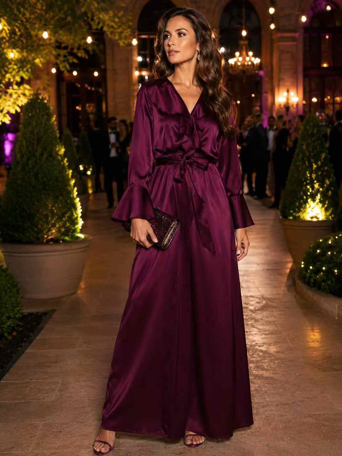 Großhändler I'Mod - Gürteltes Satin-Rüschenkleid