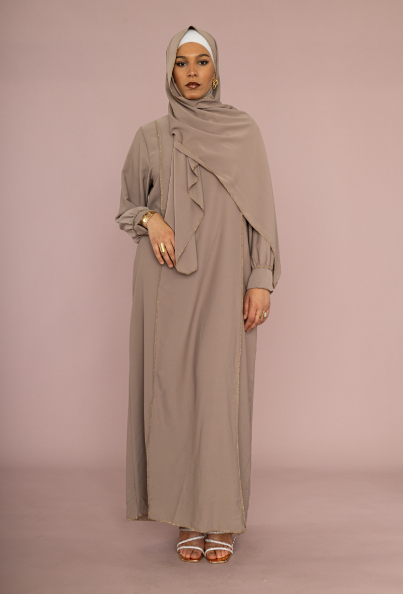 Grossiste IDEAL OUTFIT - Robe abaya en soie de Médine avec foulard coutures dorées