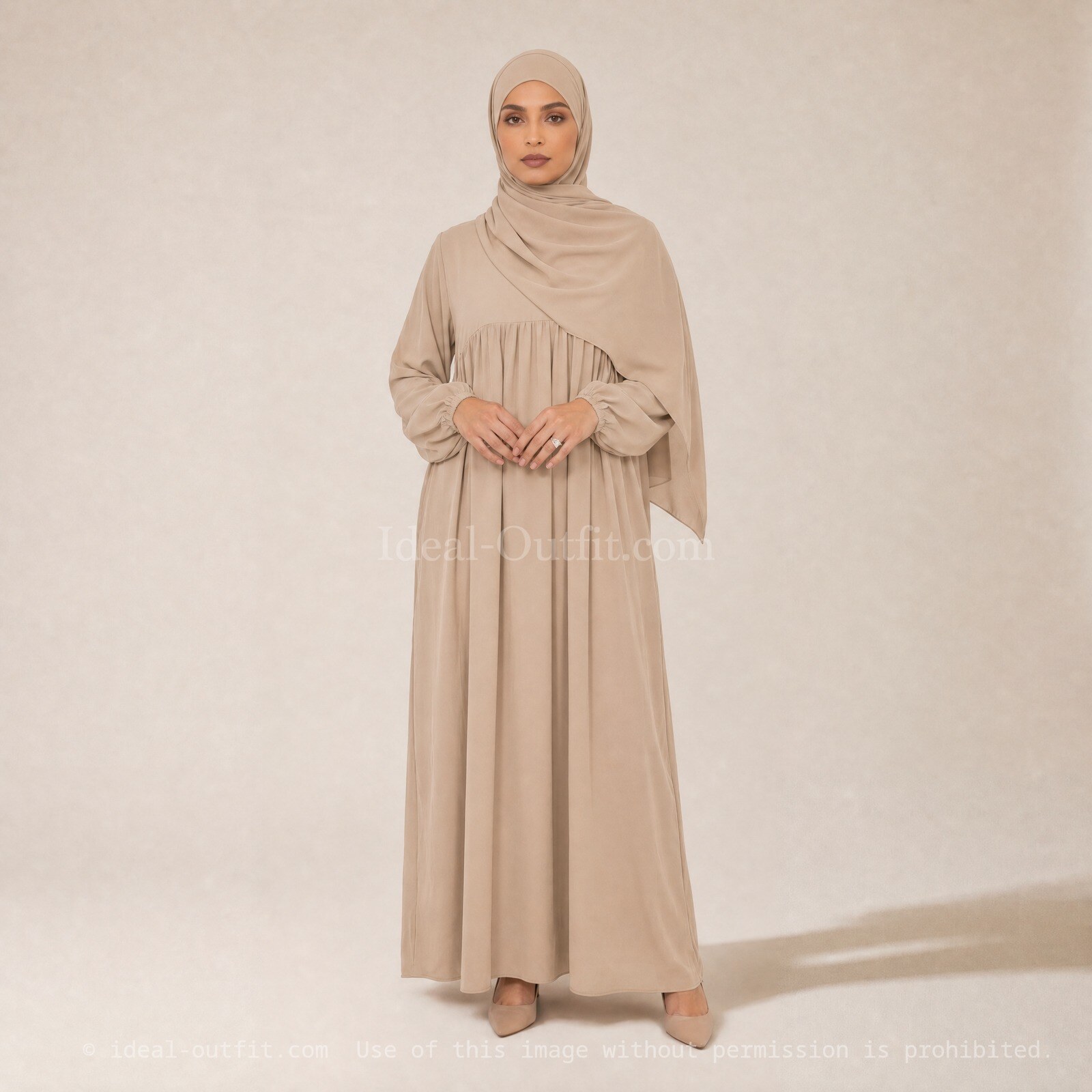 Grossista IDEAL OUTFIT - Abaya in seta di Medina