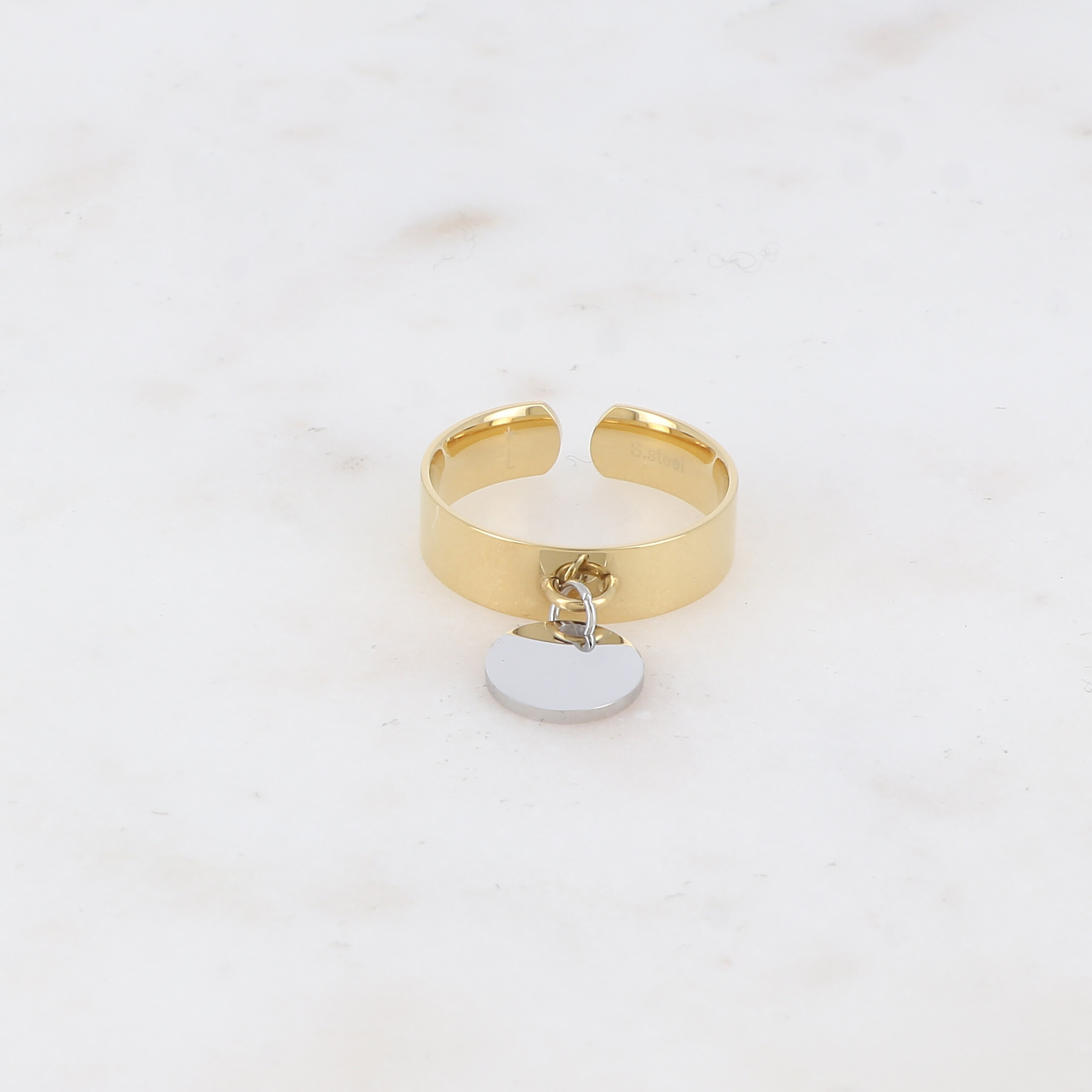 Grossiste Ikita Paris - Bague lisse bicolore ou unicolore avec pampille ronde