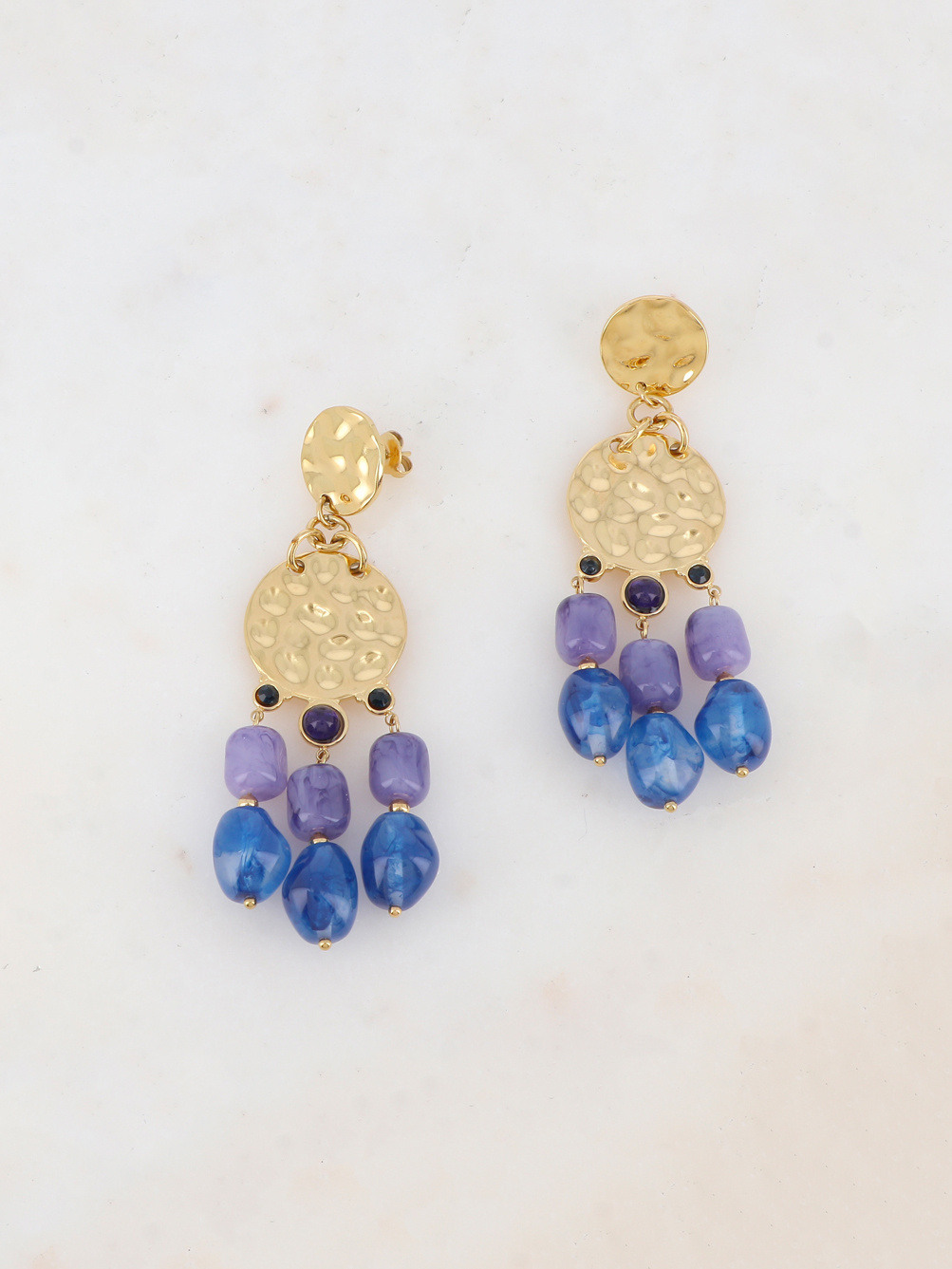 Wholesaler Ikita Paris - Dangling stud earrings with 2 hammered round pieces, rhinestones and resin beads