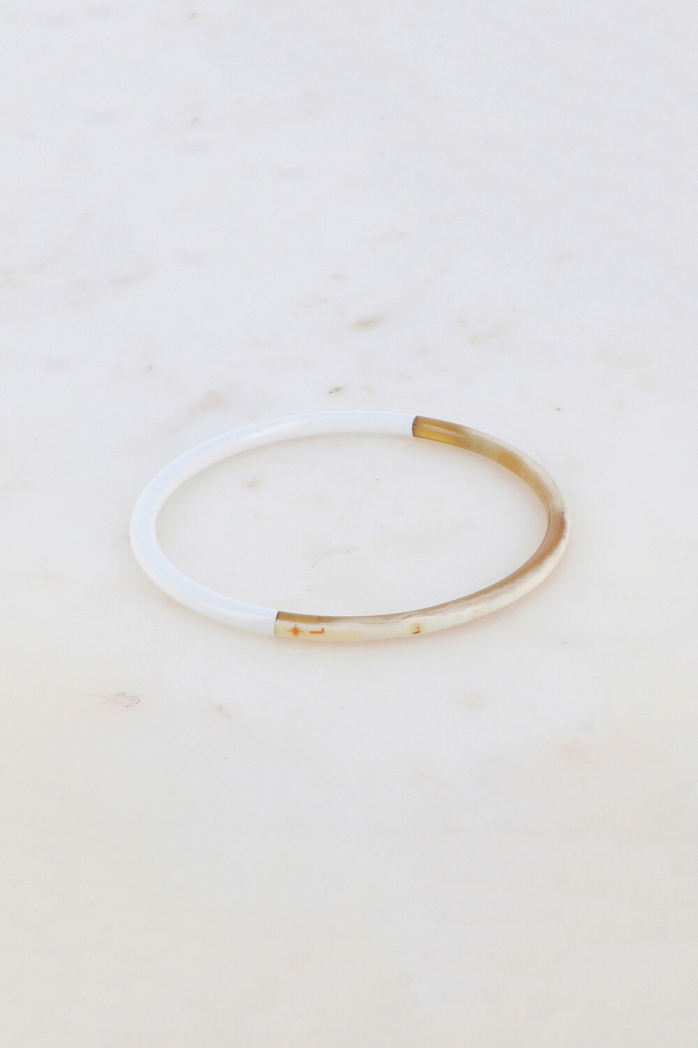 Mayorista Ikita Paris - Brazalete fino en cuerno de búfalo lacado blanco