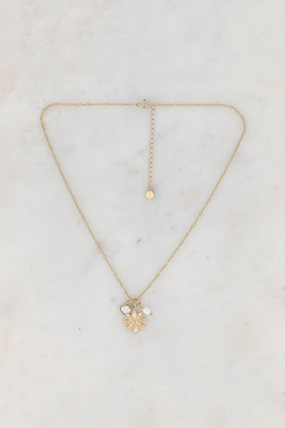 Grossista Ikita Paris - Collana con fiore, perla d'acqua dolce e conchiglia in madreperla