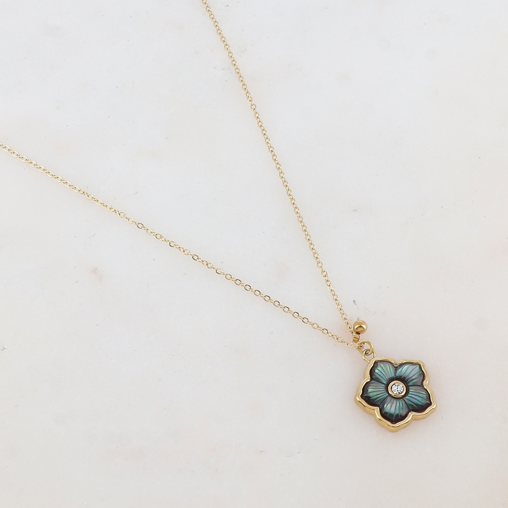 Wholesaler Ikita Paris - Necklace with a pearly flower and rhinestones