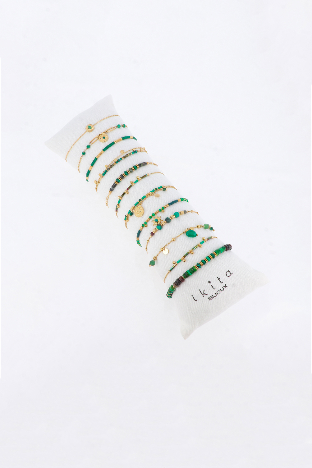 Großhändler Ikita Paris - Set mit 12 Armbändern. Kissen gratis. Durchschnittspreis: 5,00 € zzgl. MwSt.