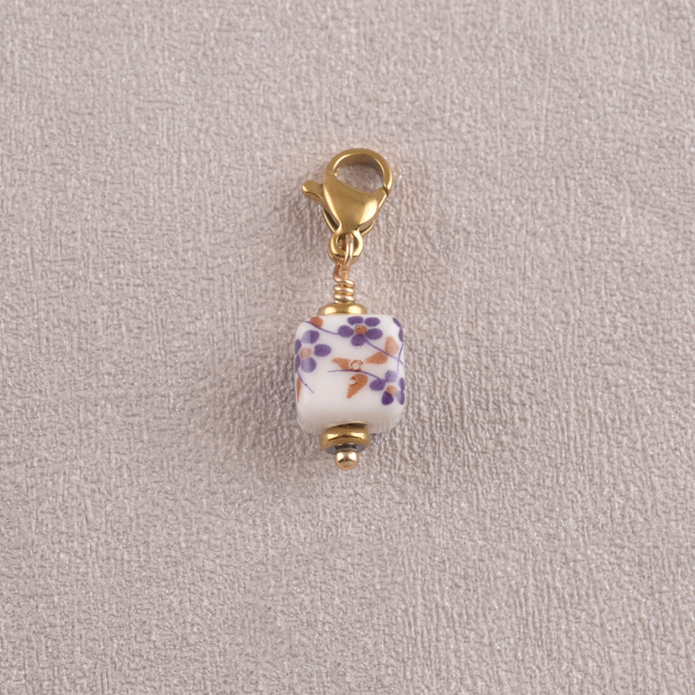 Grossista Ikita Paris - SET DI 12 Charms con pendenti a forma di cubo in ceramica smaltata