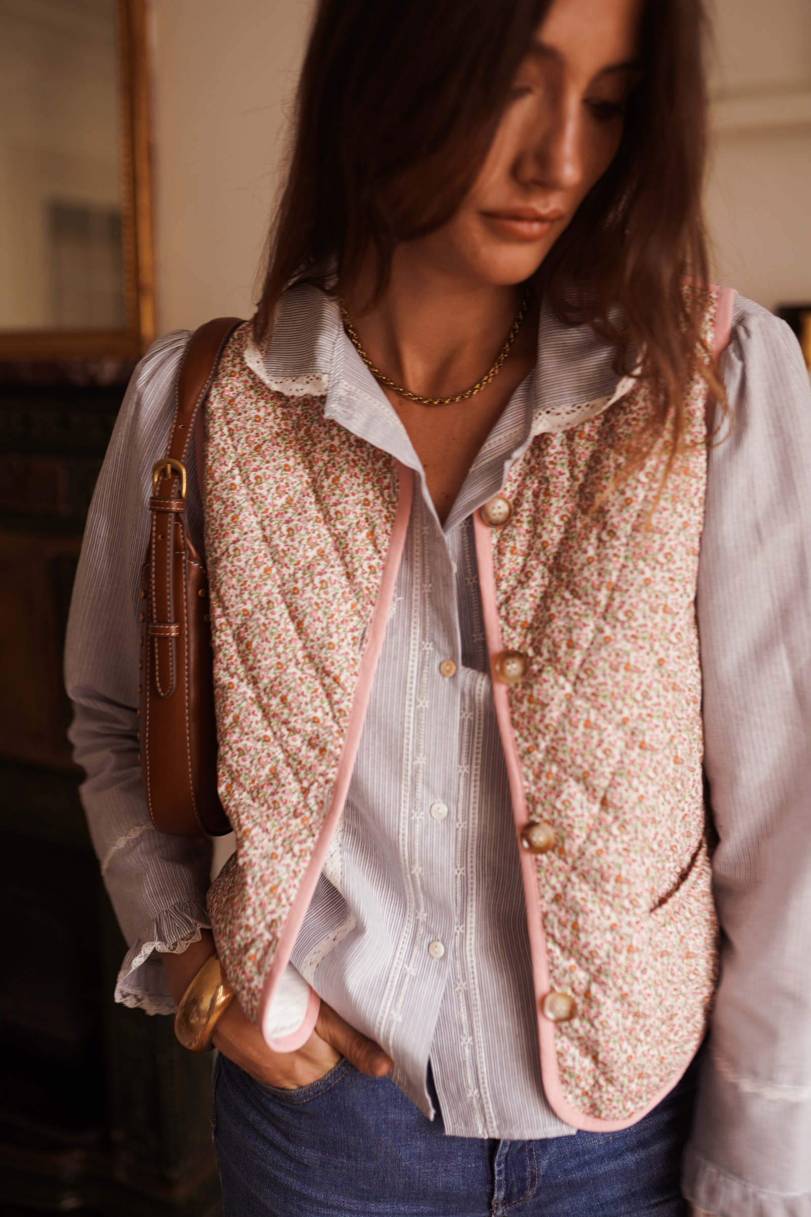 Grossista IN APRIL 1986 CURVE - Gilet trapuntato con stampa floreale – Dettagli a contrasto.