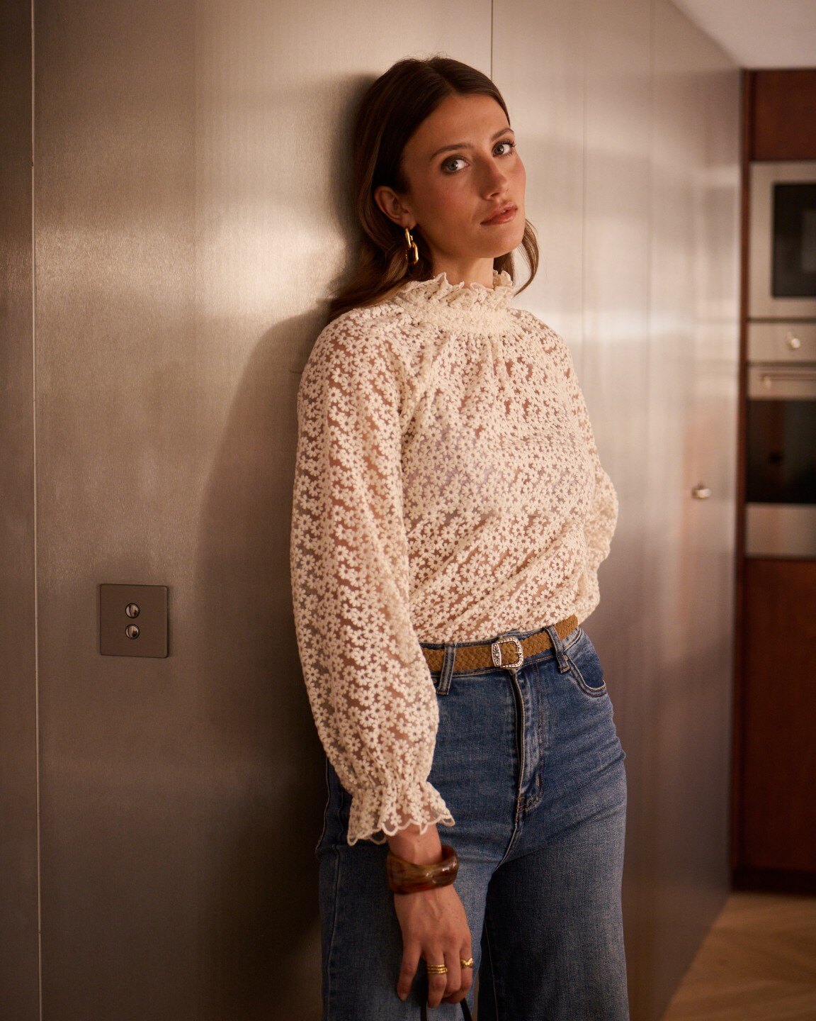 Grossiste In April 1986 - Blouse fleurie en dentelle.