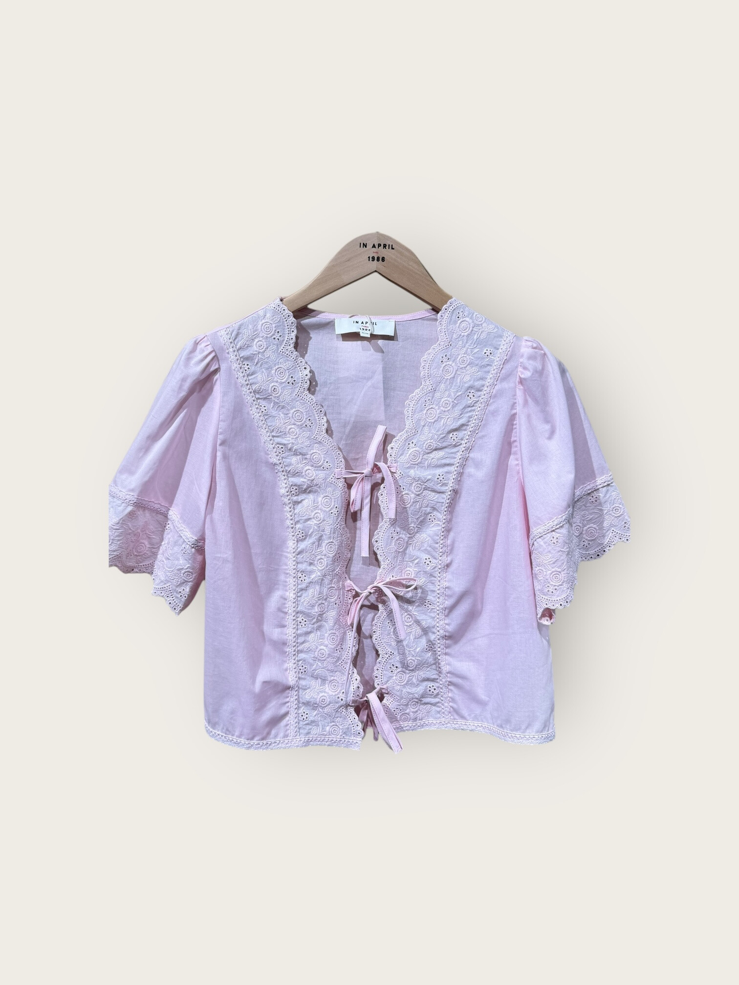 Mayorista In April 1986 - Blusa corta con románticas Nouetas y bordados