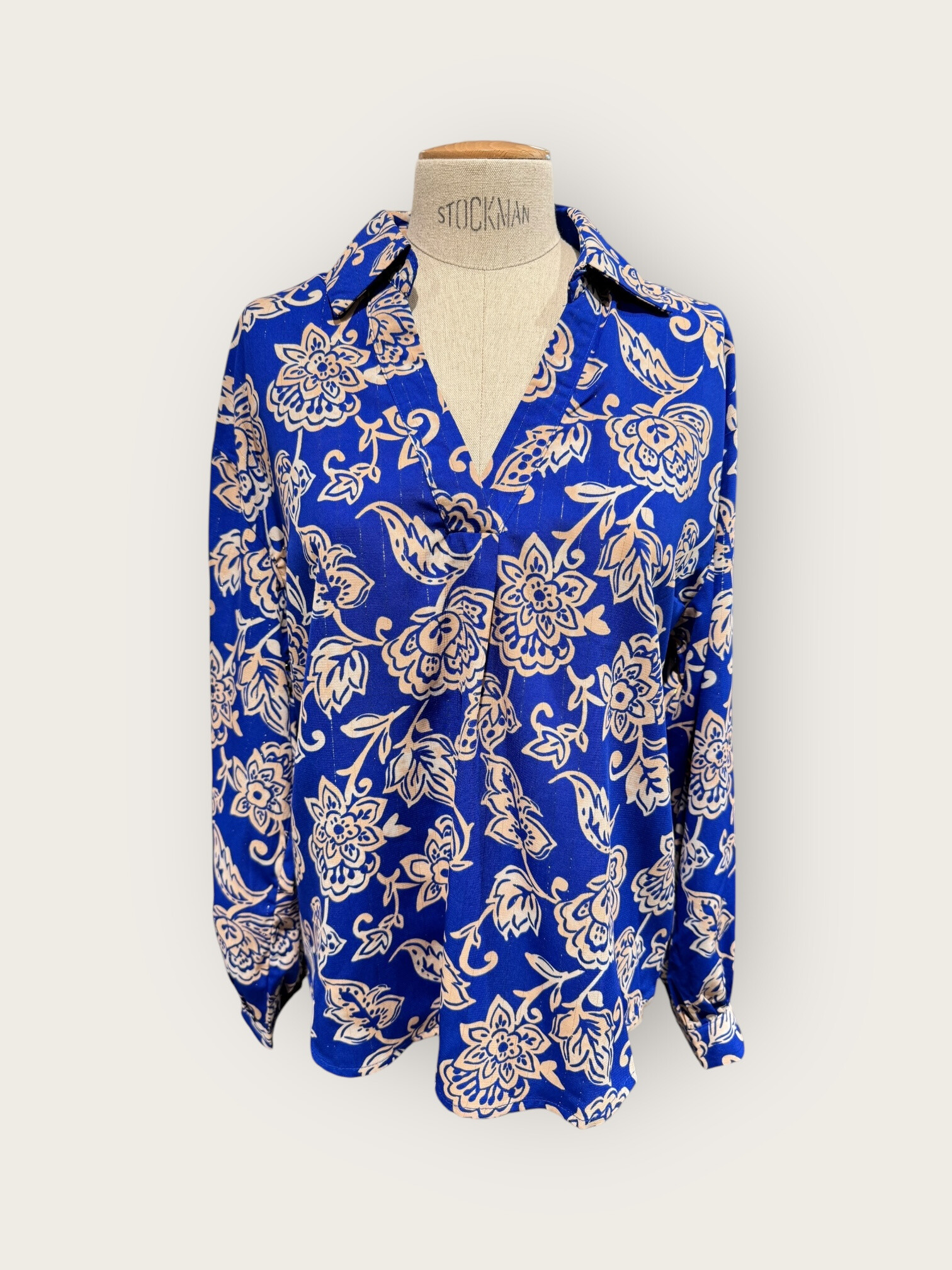 Grossiste In April 1986 - Blouse fluide à col ouvert et imprimé floral chic