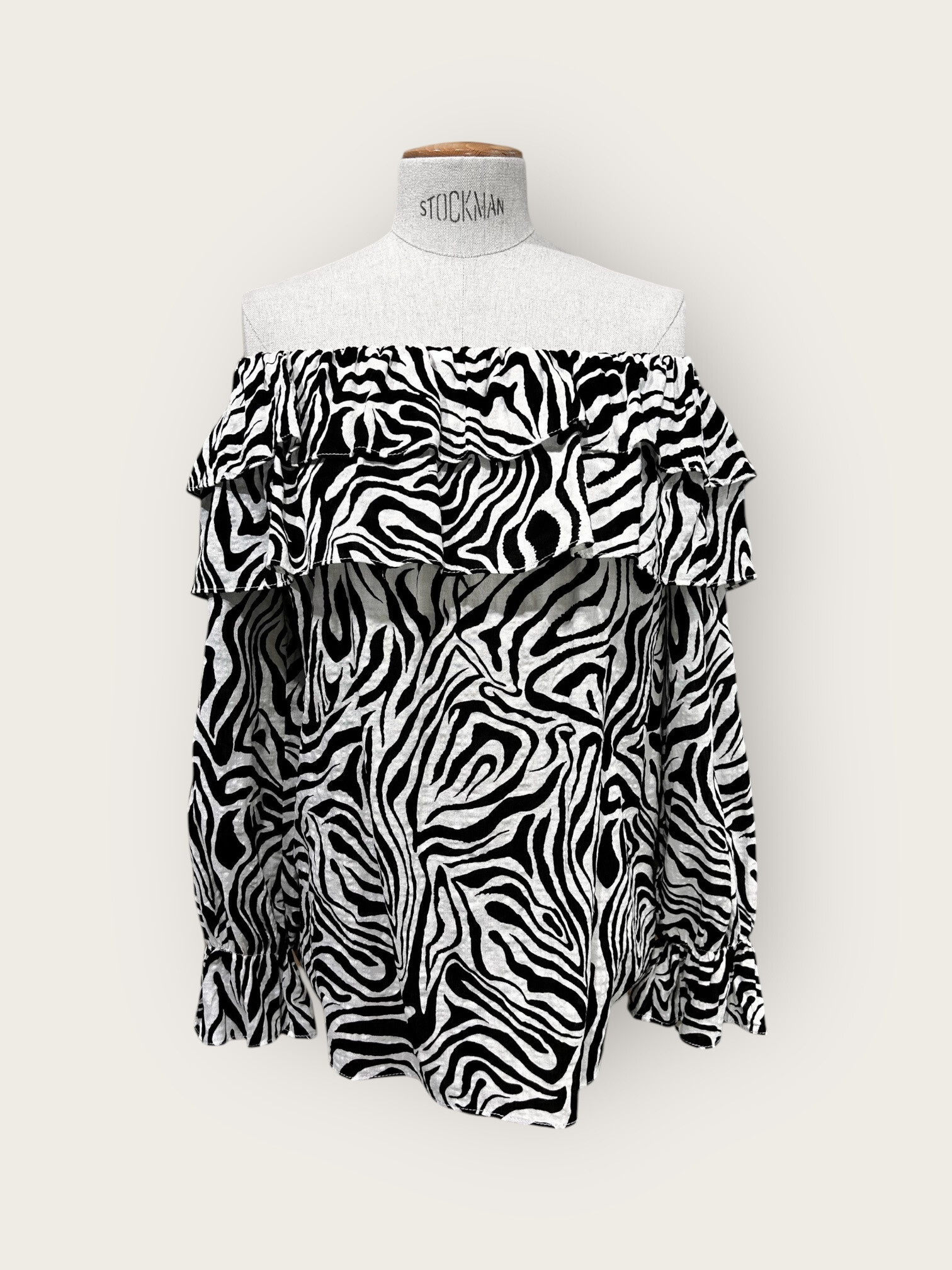 Grossiste In April 1986 - Blouse épaules dénudées à volants et imprimé zébré