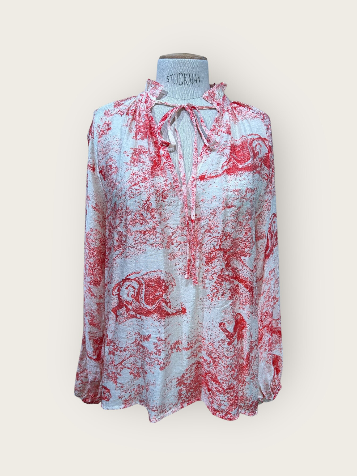 Grossiste In April 1986 - Blouse fluide imprimé toile de Jouy et col à nouer