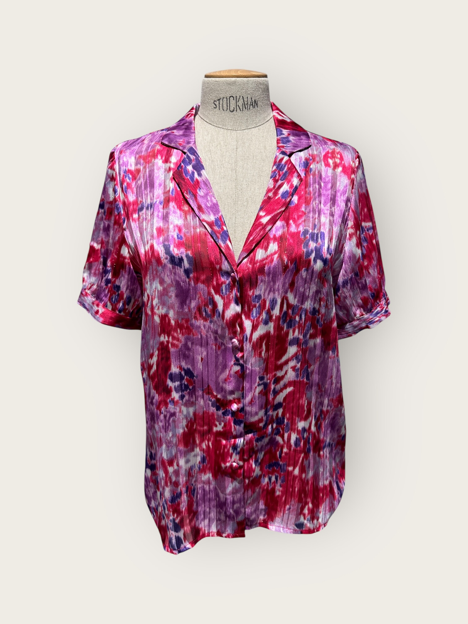 Grossiste In April 1986 - Chemise satinée plissée à col tailleur imprimé arty