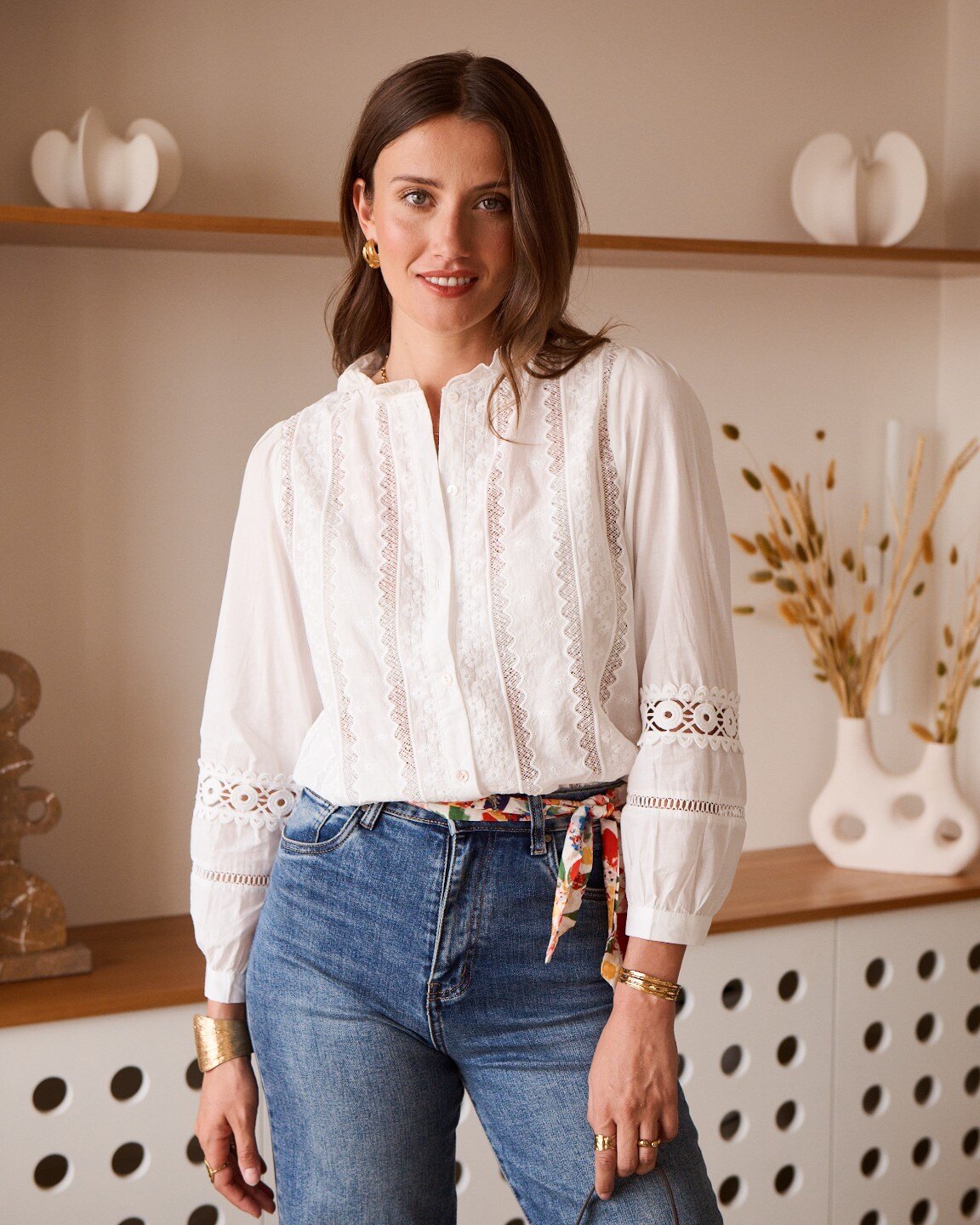 Grossiste In April 1986 - Chemise brodée à empiècements dentelle, col volanté