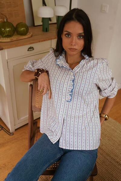 Grossiste In April 1986 - Chemise en coton imprimée - élégante et contemporaine. Grossiste In April 1986 - Chemise en coton imprimée - élégante et contemporaine.