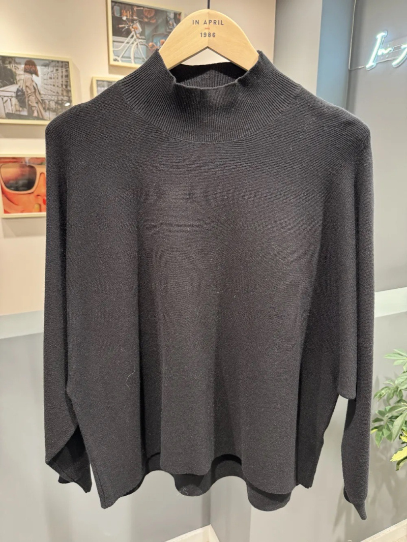 Grossiste In April 1986 - Pull en maille  – Confort et chaleur, à associer avec un jean ou une jupe .
