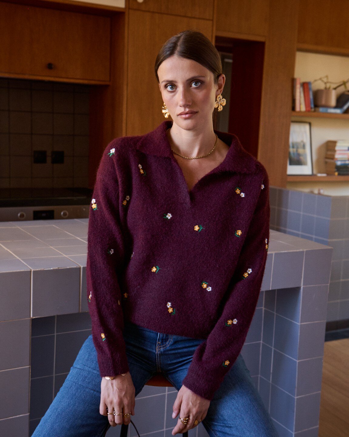 Wholesaler In April 1986 - Soft knit sweater with floral collar.