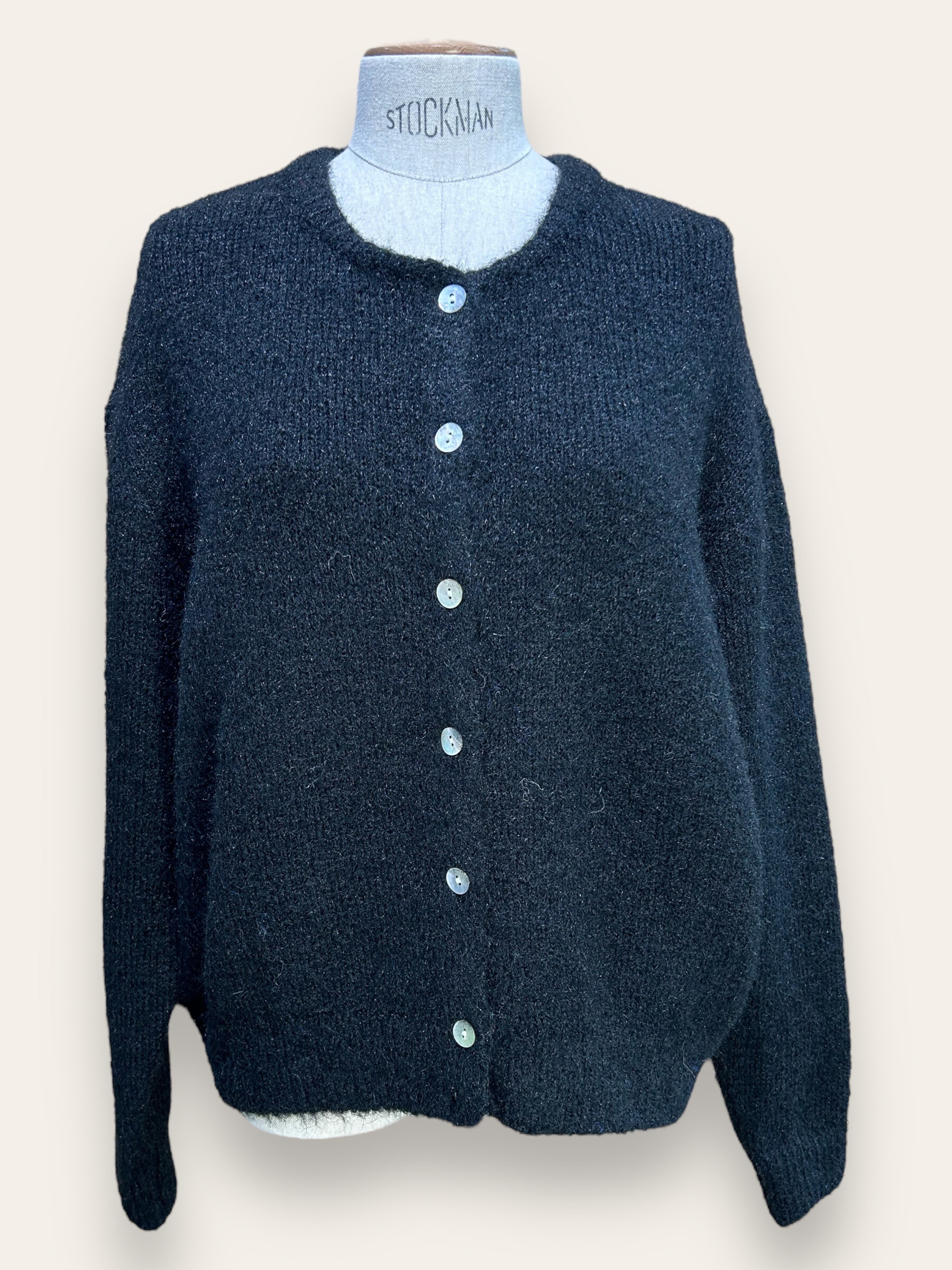 Grossiste In April 1986 - Pull uni avec maille douce et confortable.