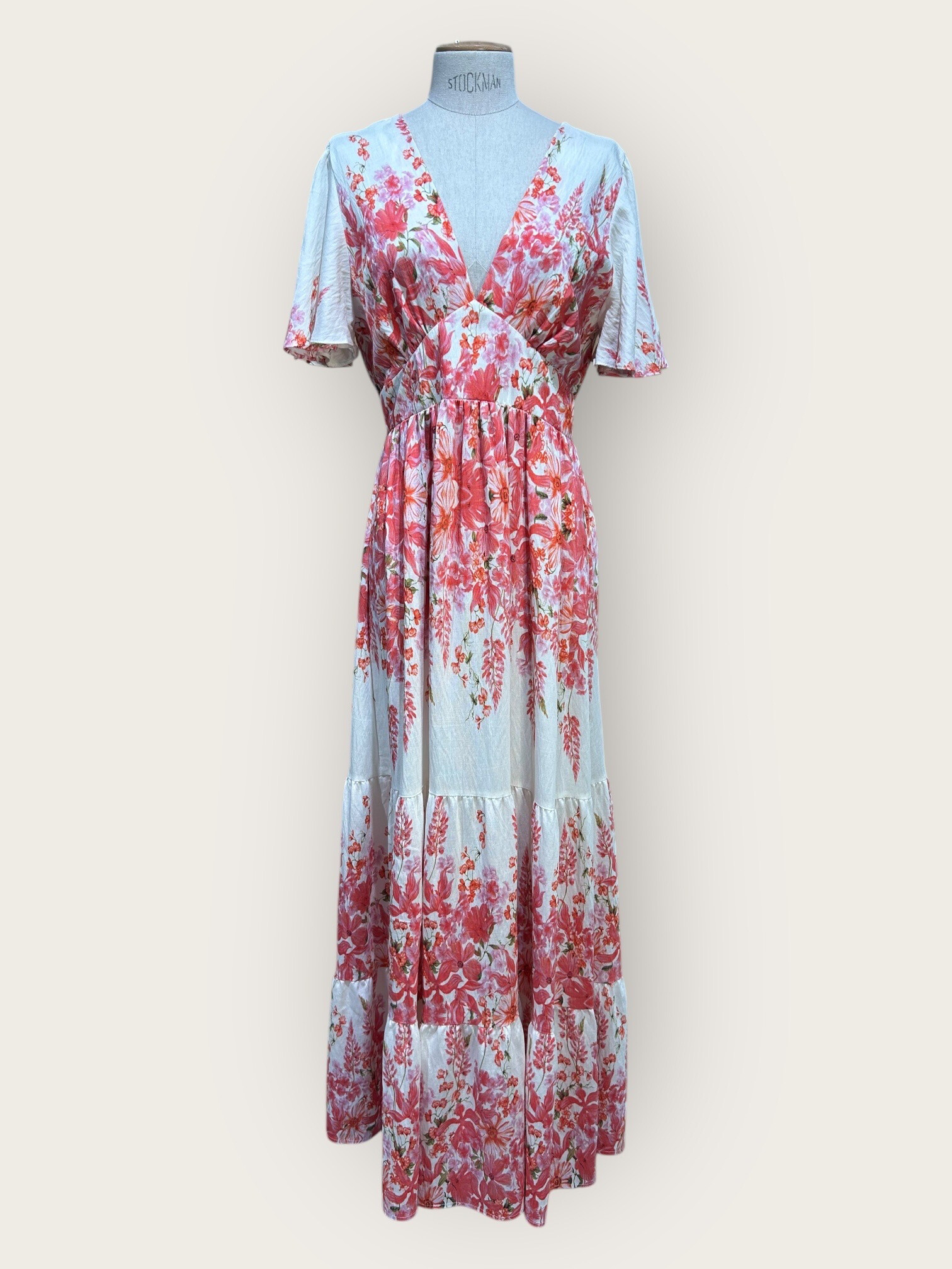 Wholesaler In April 1986 - Long dress printed with delicate flowers.