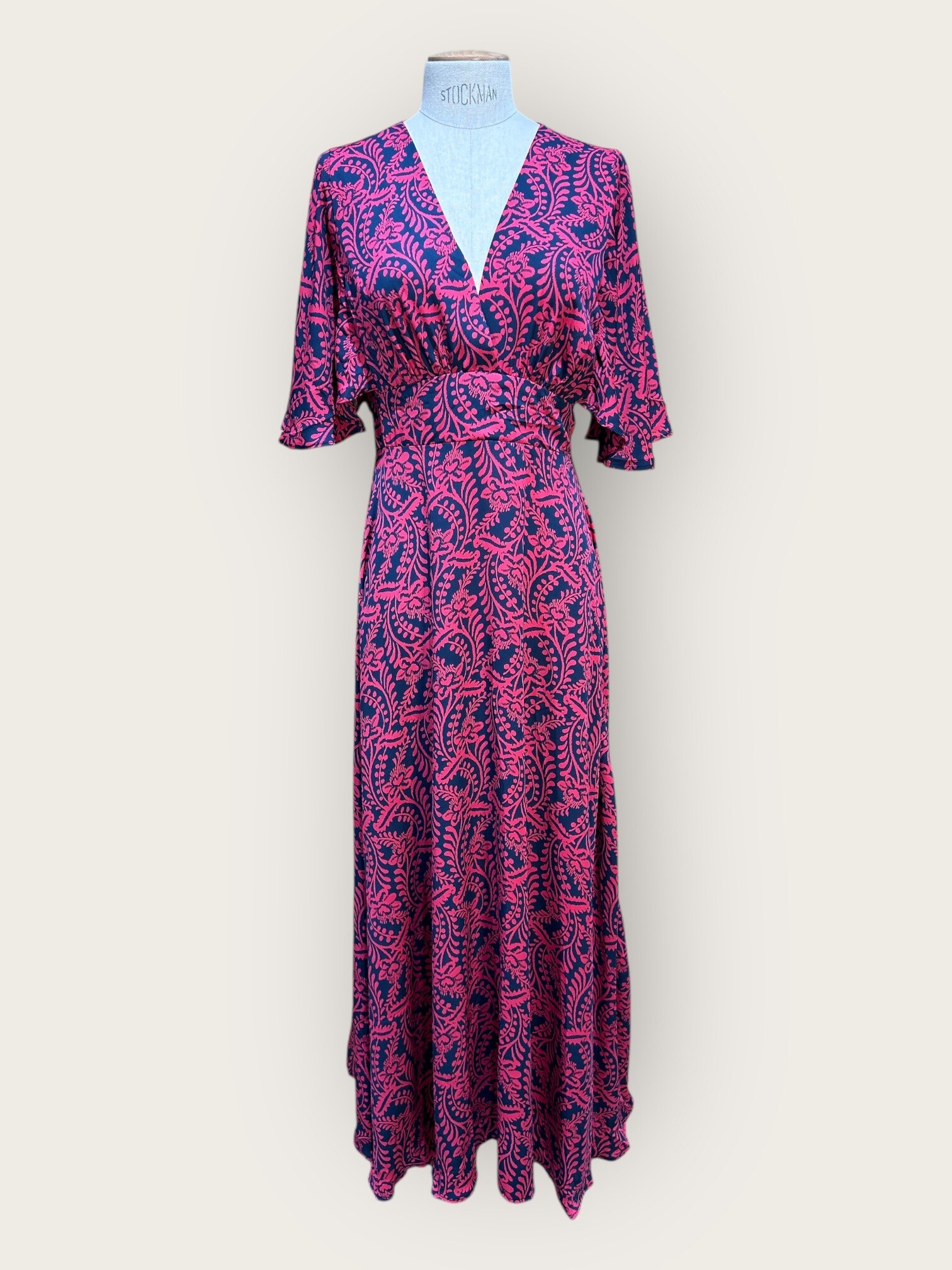 Grossiste In April 1986 - Robe  – Intemporelle et flatteuse, elle met en valeur toutes les silhouettes.