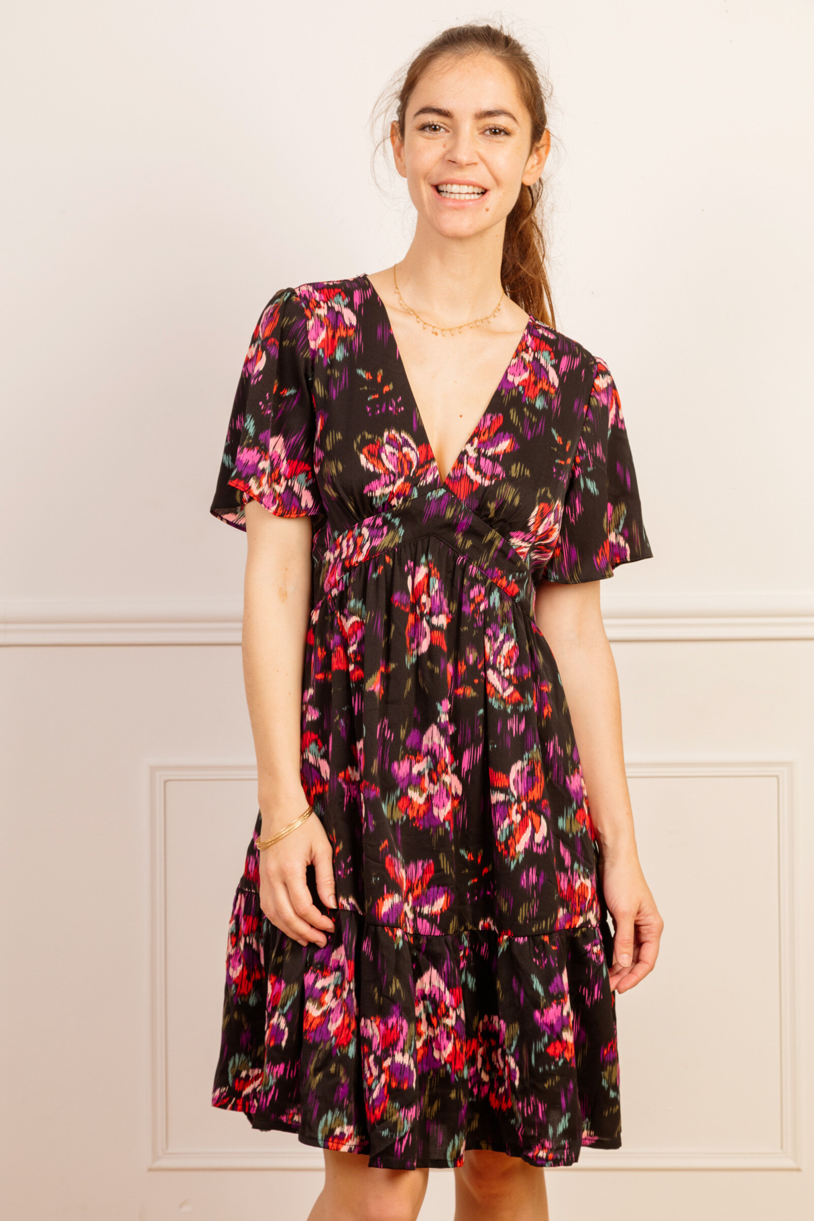 Grossiste In April 1986 - Robe noire imprimé flou fleuri coupe empire