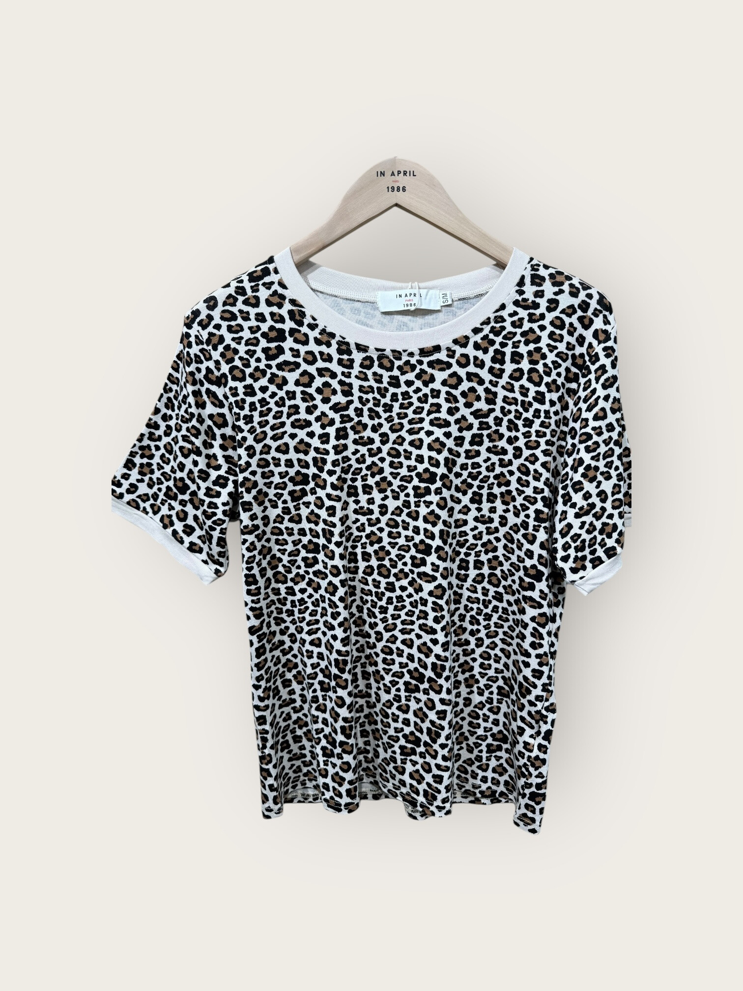 Mayorista In April 1986 - Camiseta impresa con leopardo con acabados contrastantes