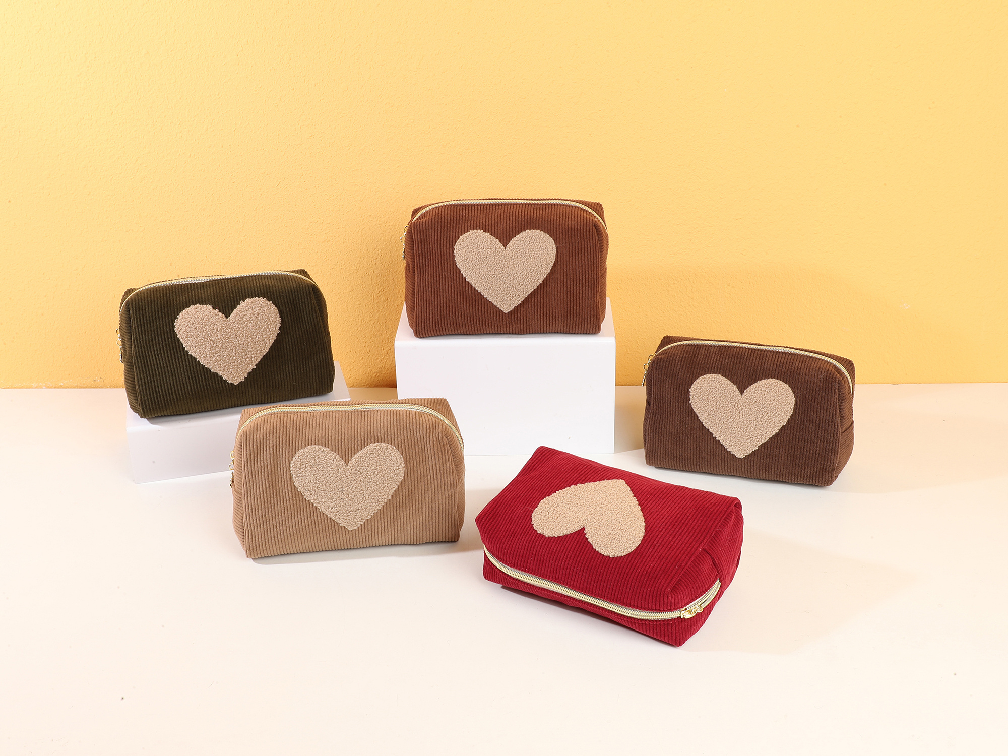 Wholesaler Ines Delaure - Corduroy Heart Pouch Bag