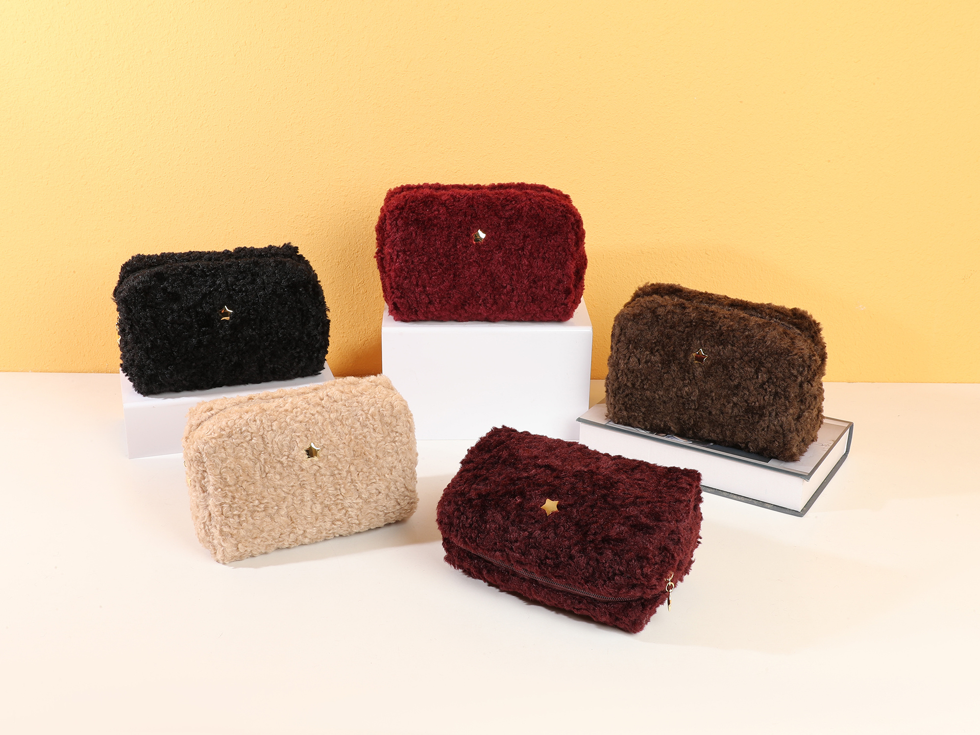 Wholesaler Ines Delaure - Fluffy Pouch Bag