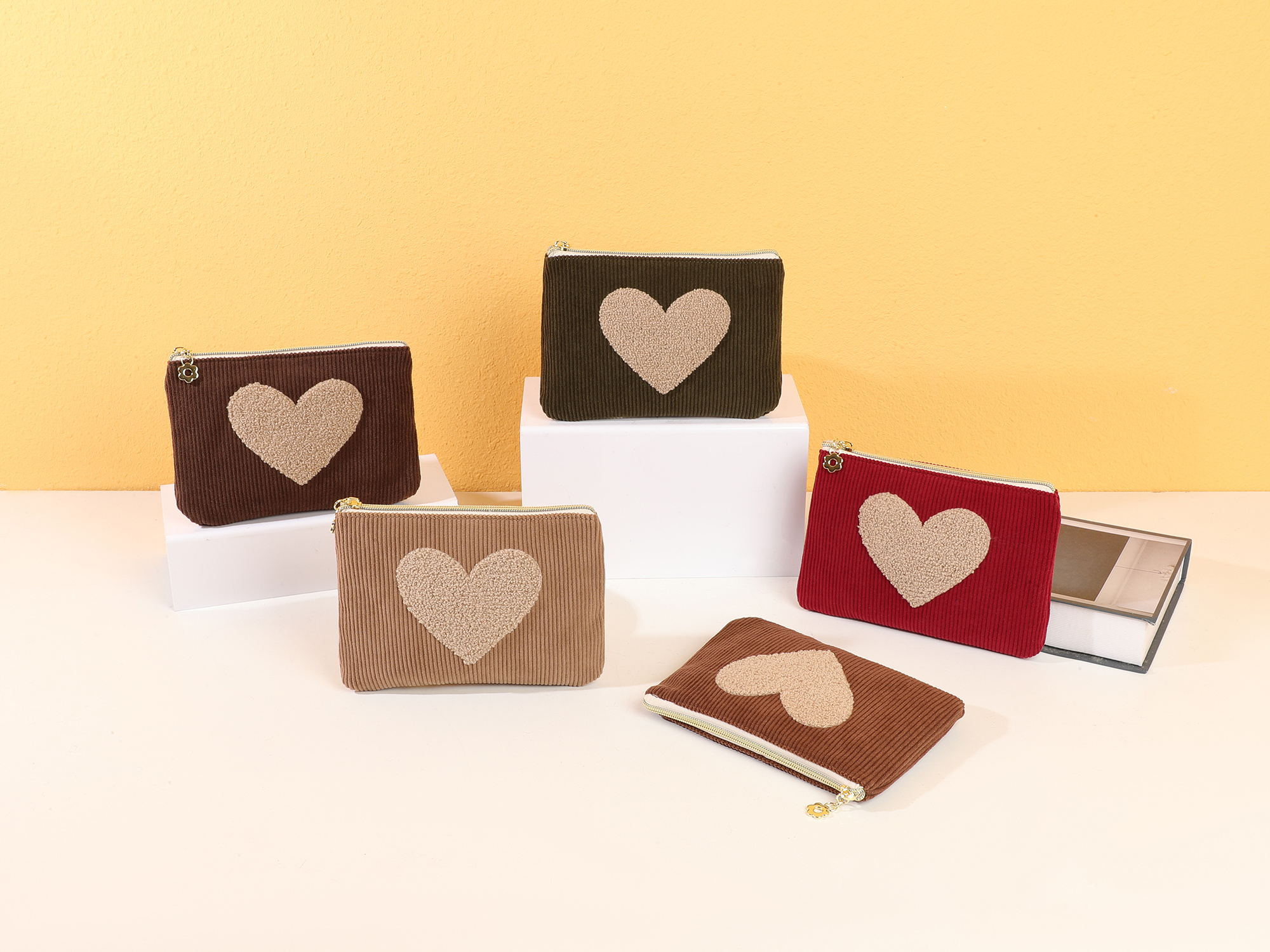 Wholesaler Ines Delaure - Multi-purpose pouch - Pouch with a fluffy heart