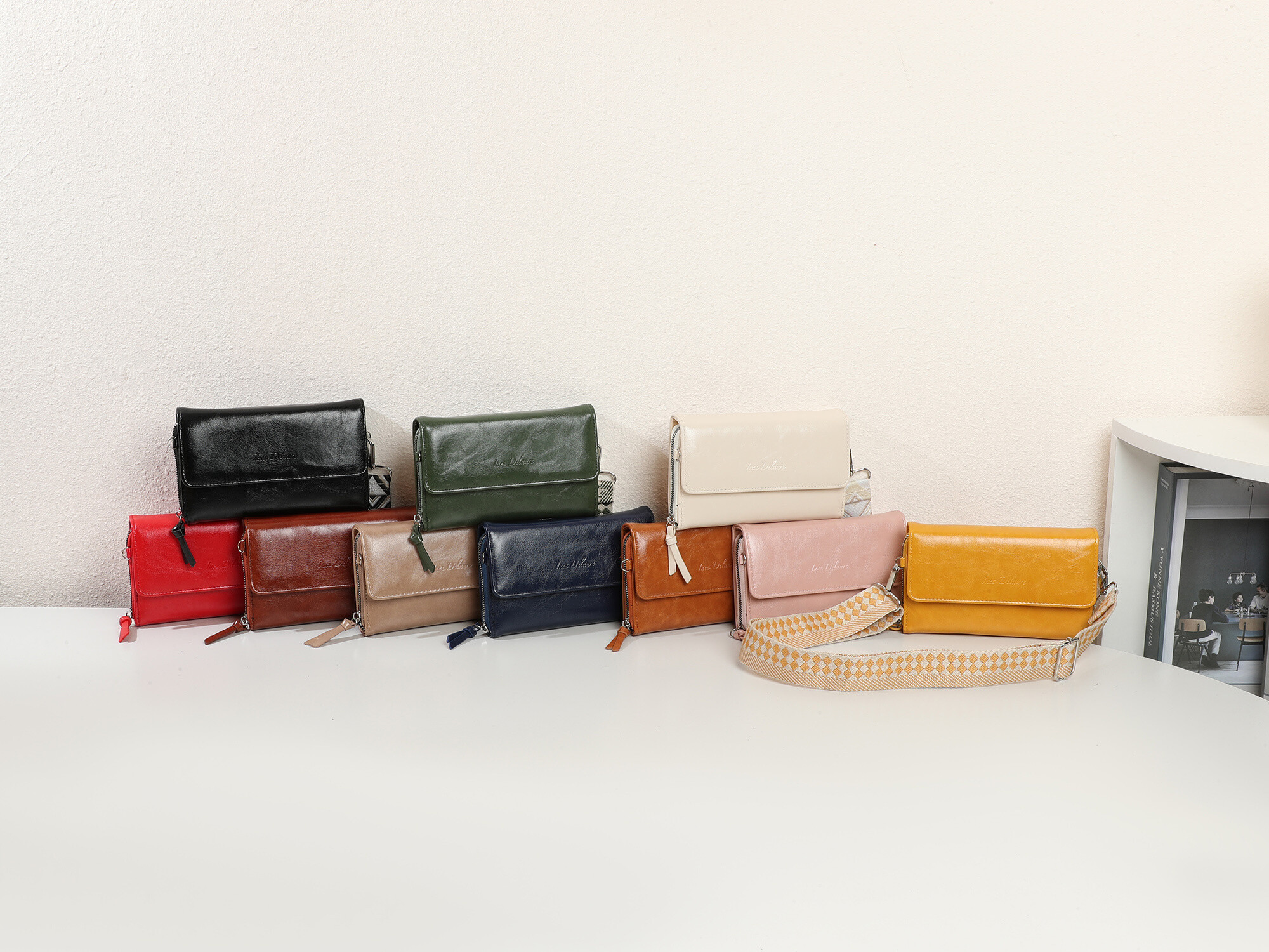 Großhändler Ines Delaure - Handytasche, 2 Schultergurte
