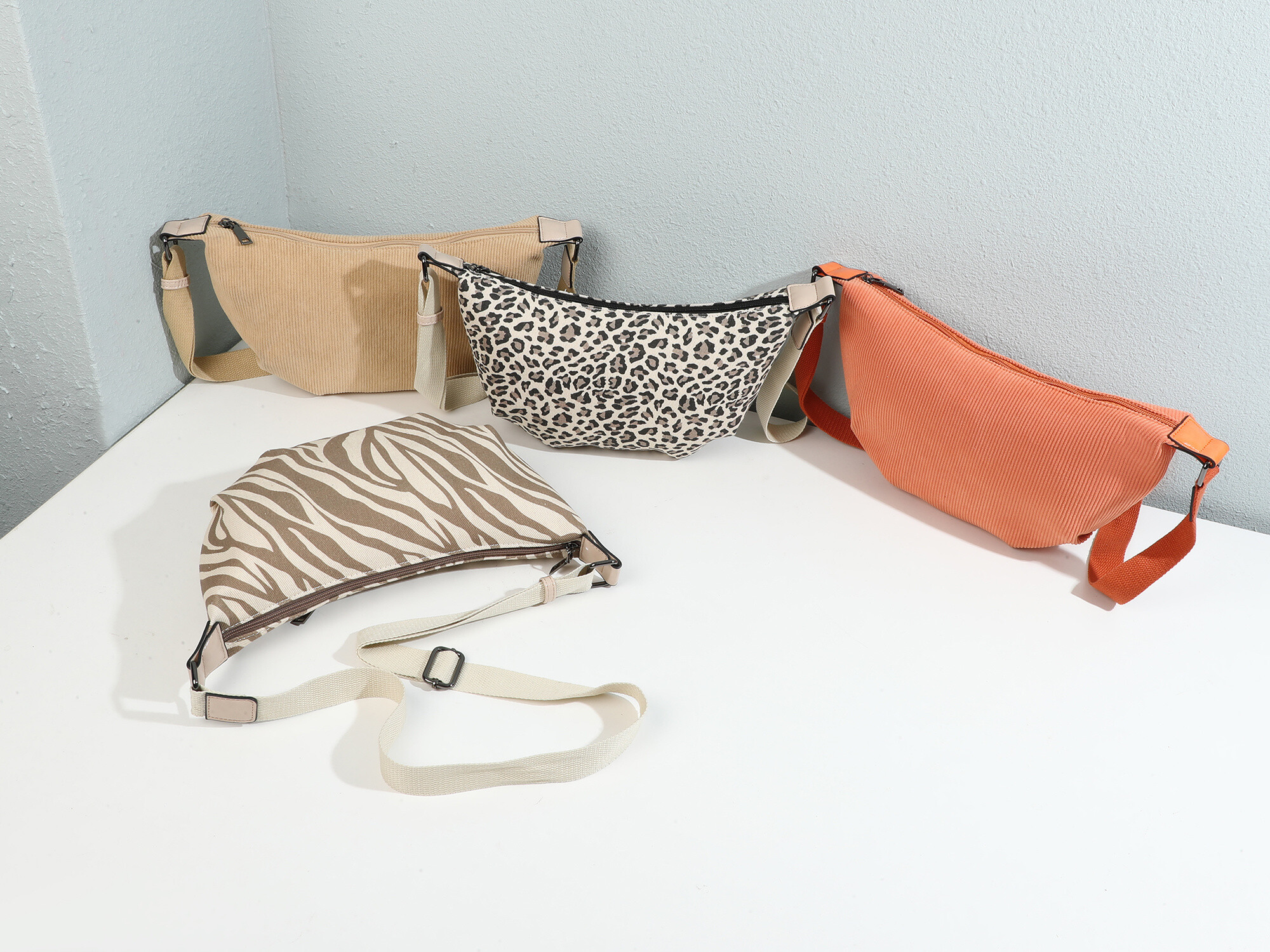 Wholesaler Ines Delaure - Corduroy messenger bags
