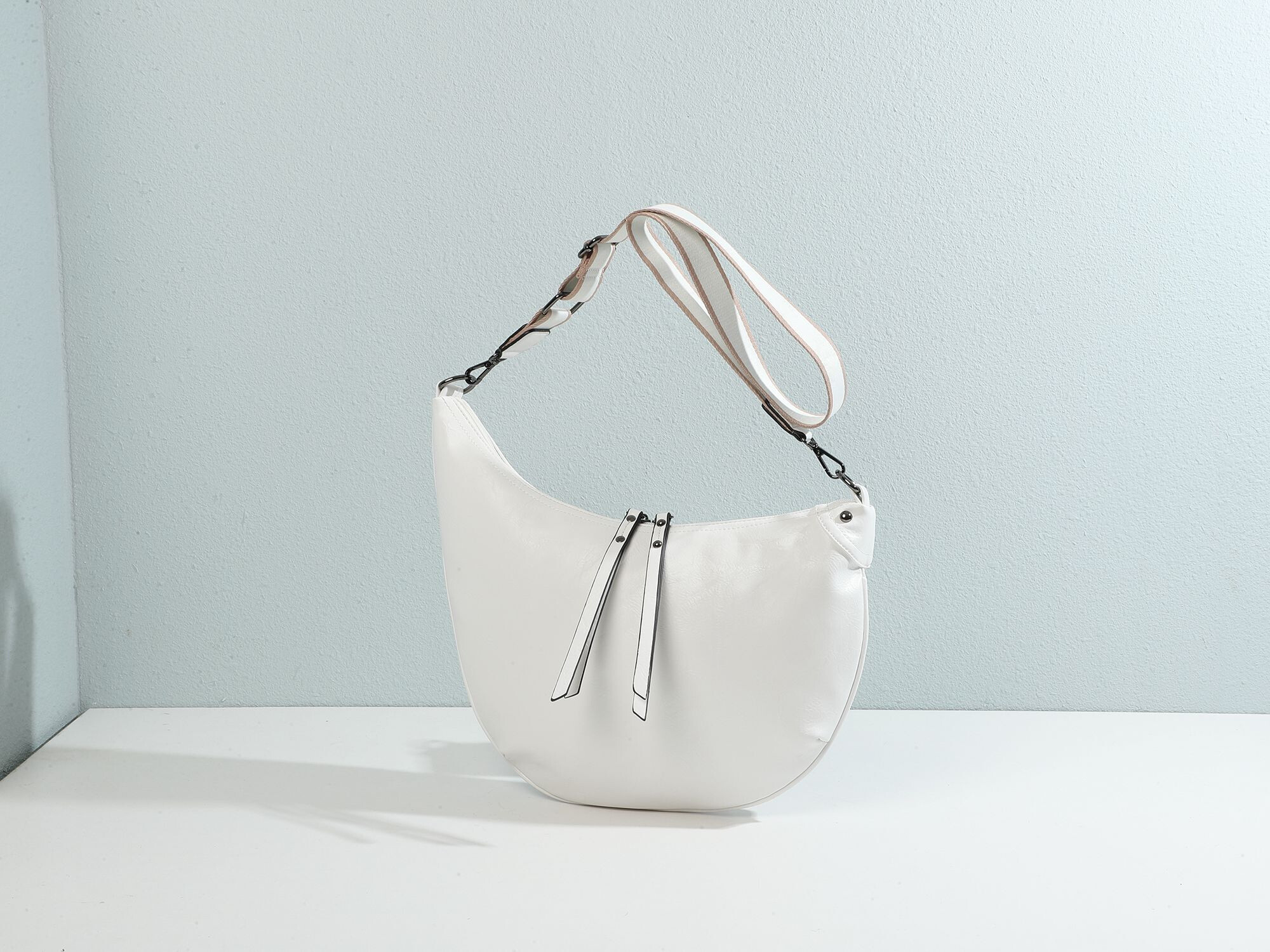 Wholesaler Ines Delaure - Moon form shoulder bag