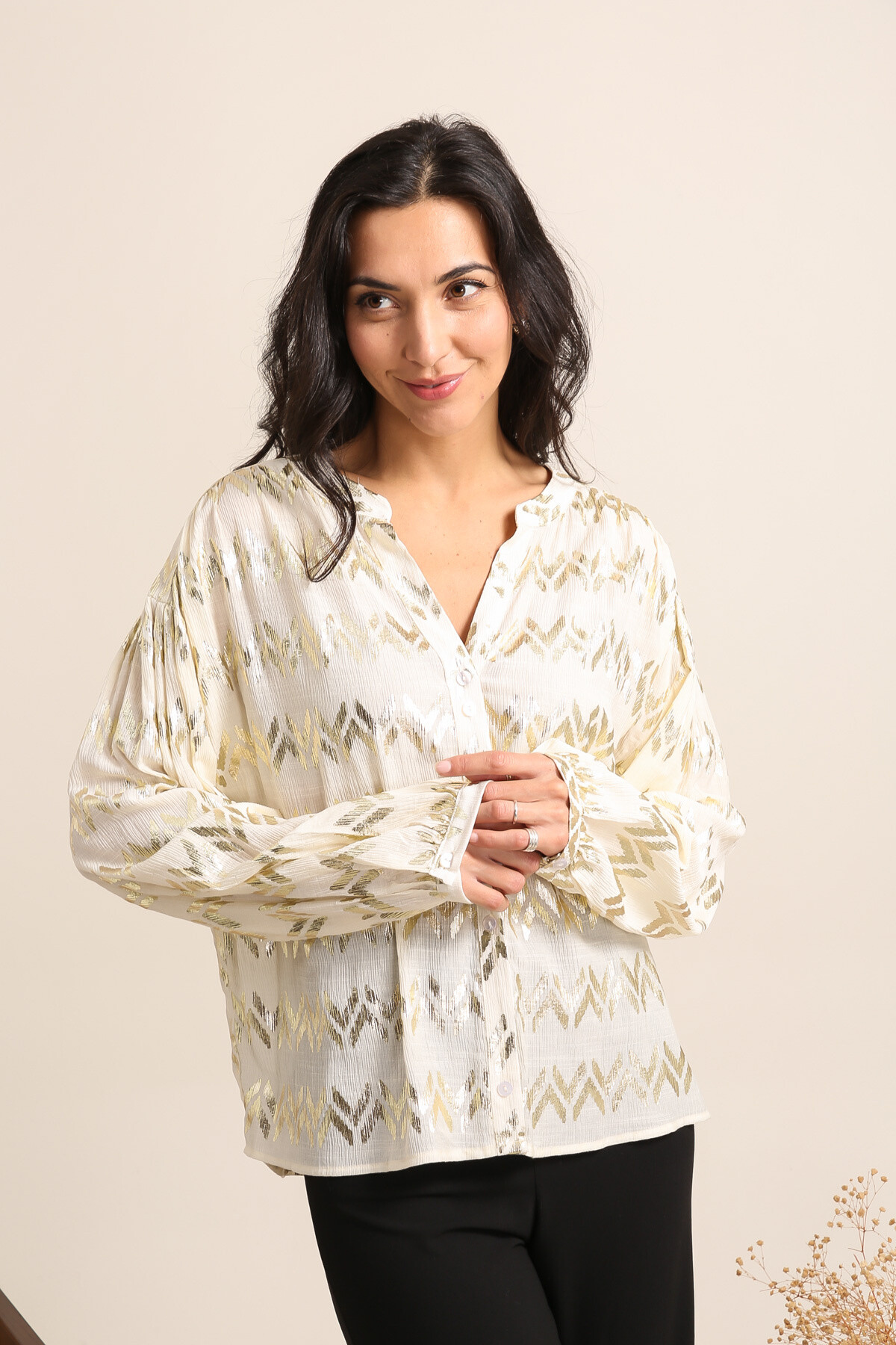 Wholesaler Inspiration Studio - Cotton blouse with gold pattern.